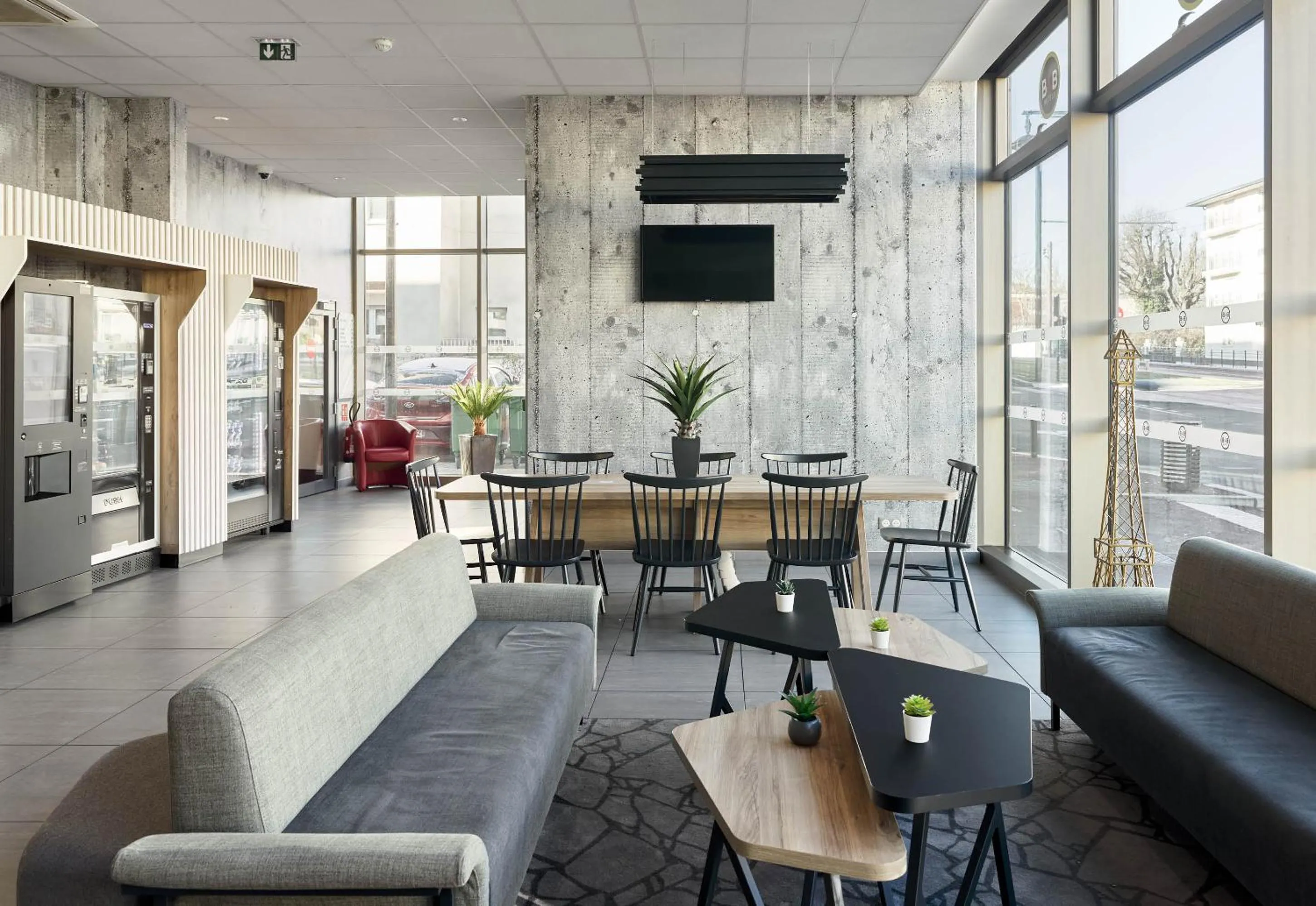 Seating area in B&B HOTEL Paris Sud Chatenay Malabry