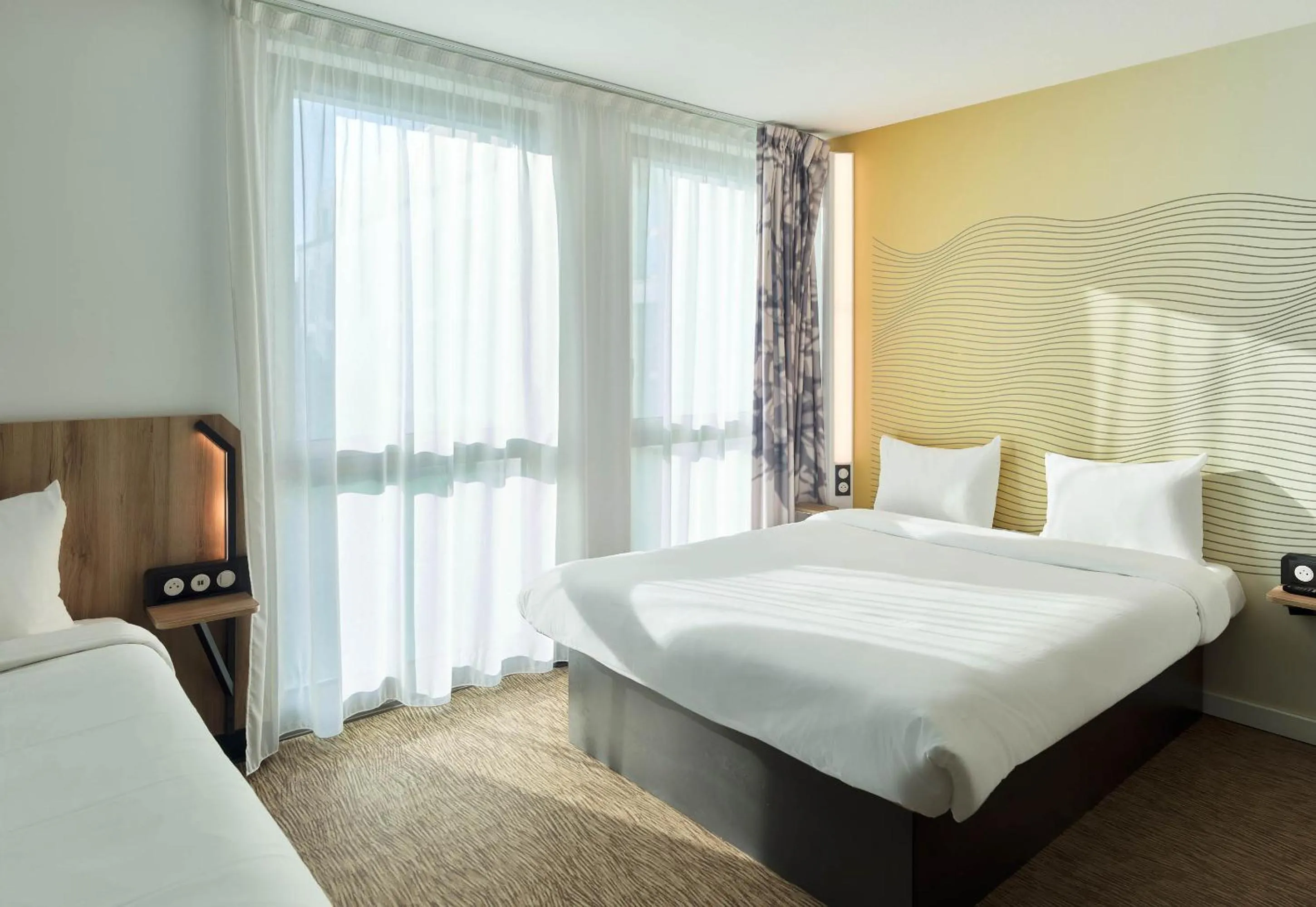 Bedroom, Bed in B&B HOTEL Paris Sud Chatenay Malabry