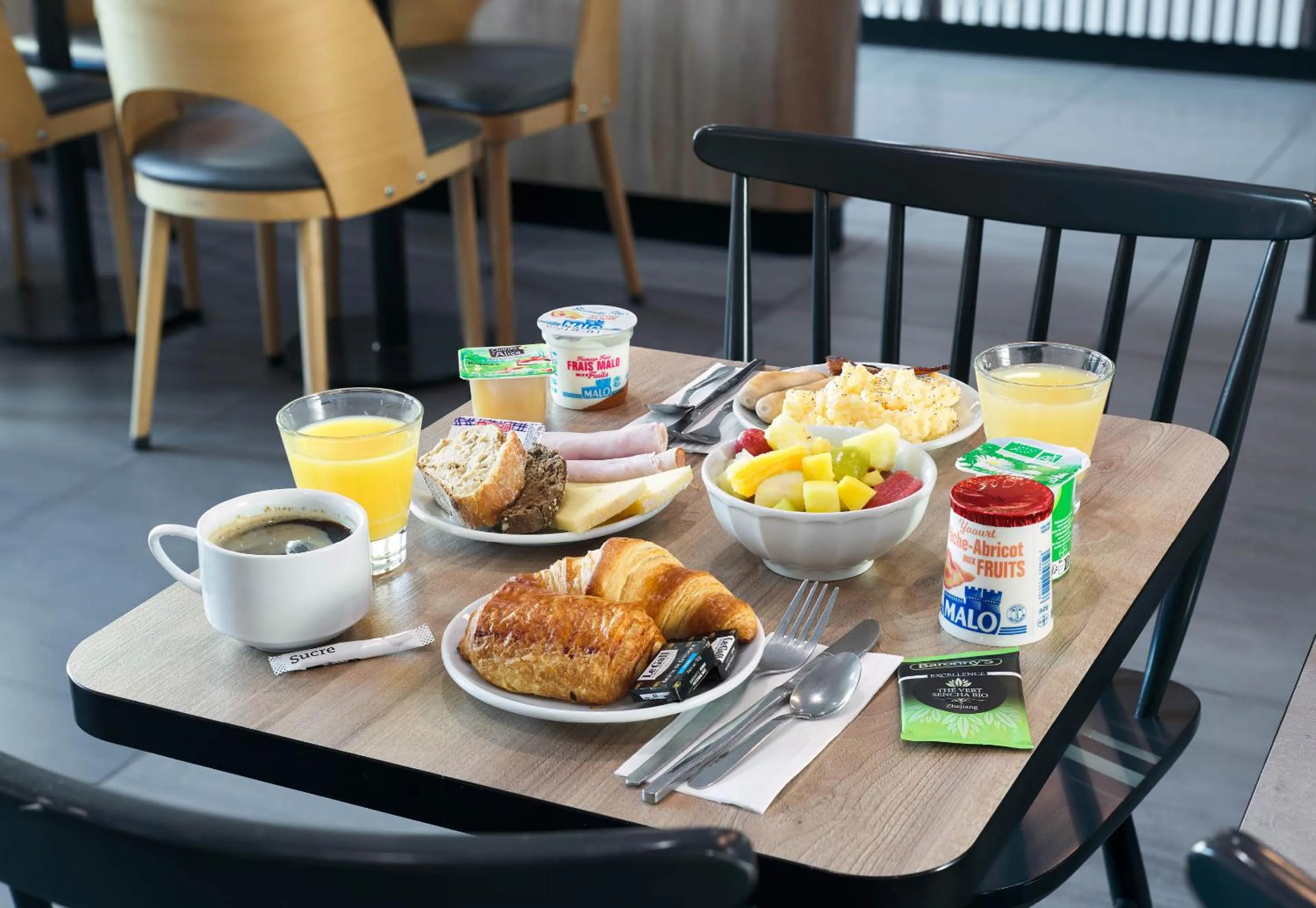 Breakfast in B&B HOTEL Paris Sud Chatenay Malabry