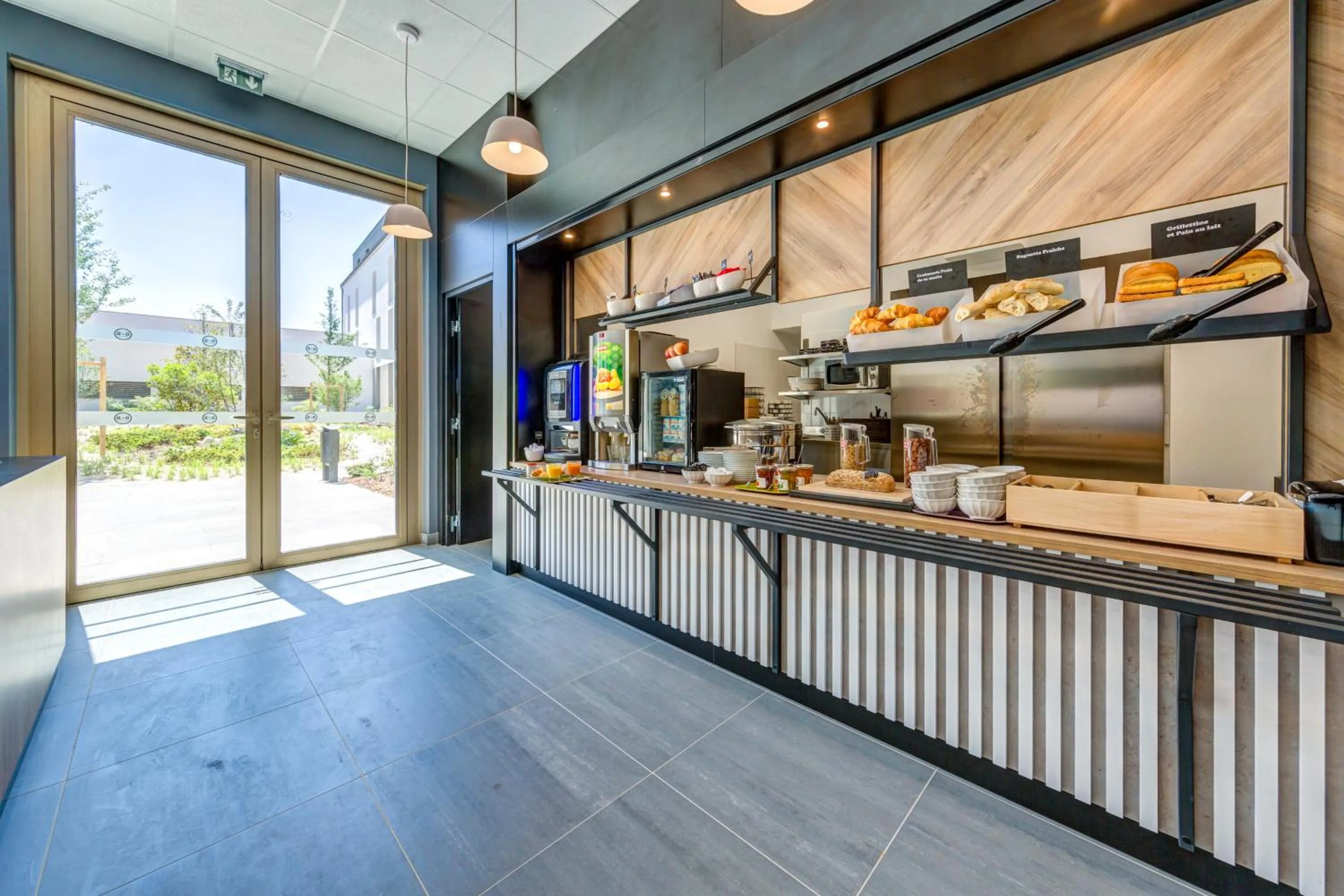 Buffet breakfast in B&B HOTEL Paris Sud Chatenay Malabry