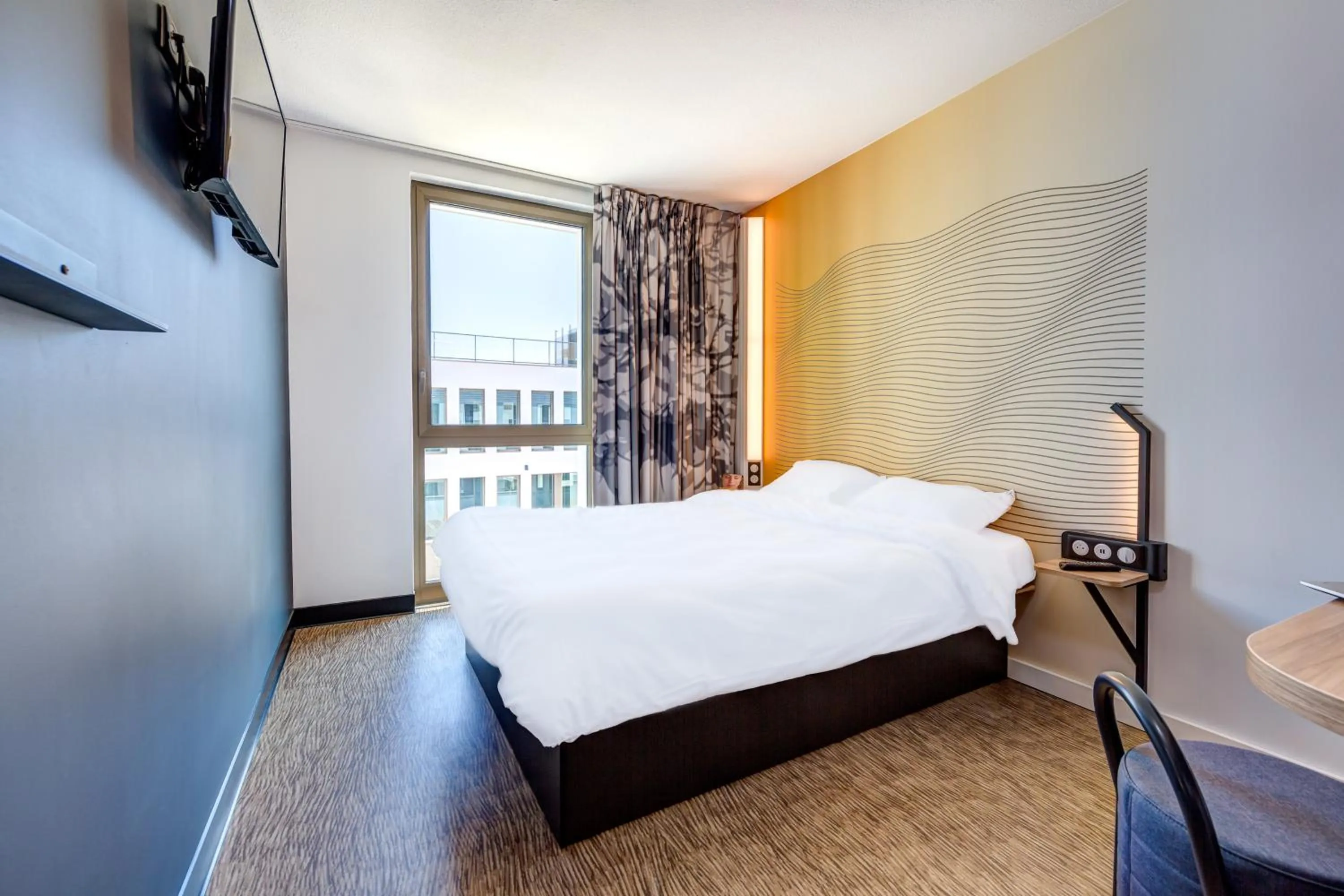 Bedroom, Bed in B&B HOTEL Paris Sud Chatenay Malabry