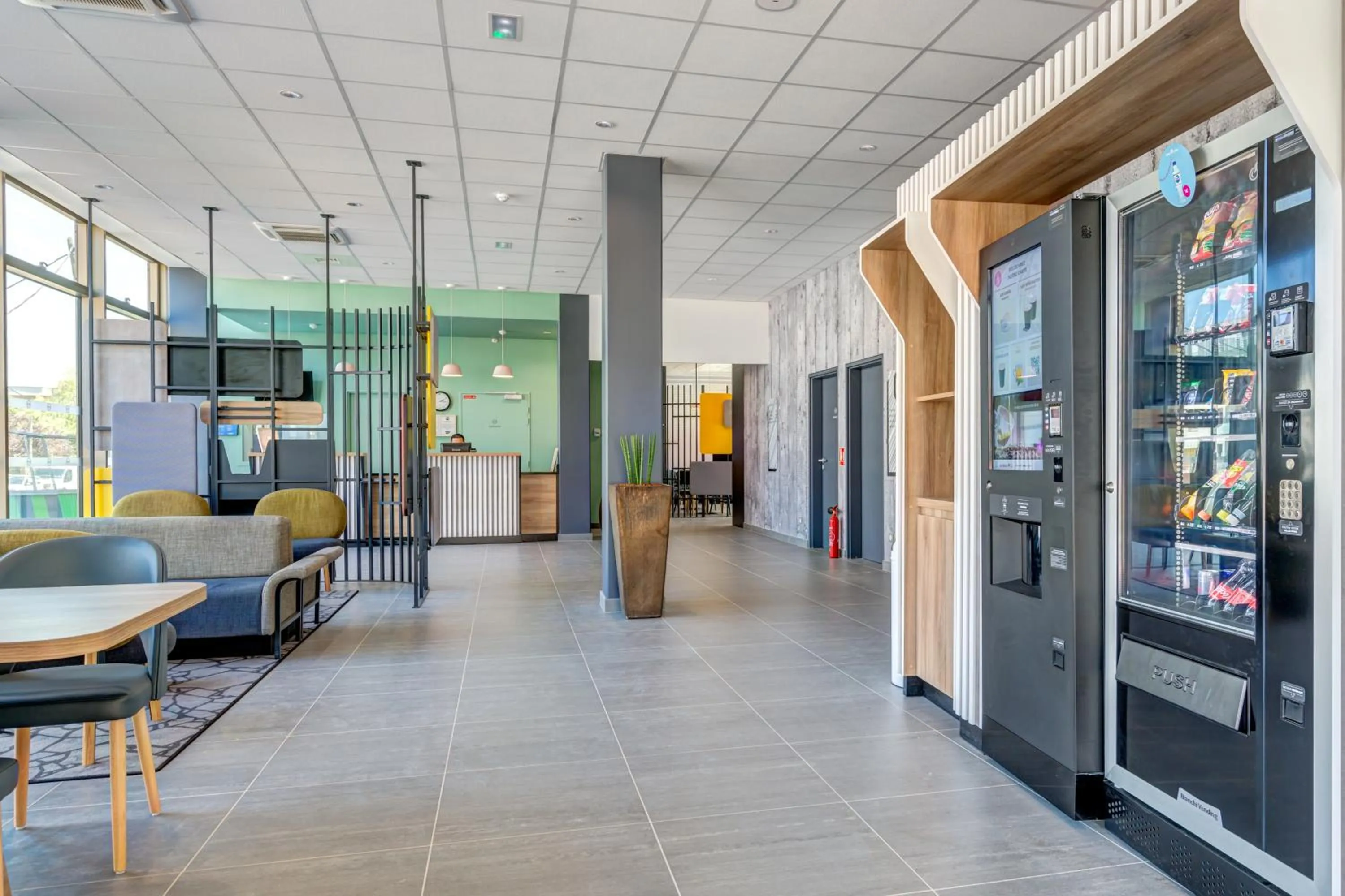 Lobby or reception in B&B HOTEL Paris Sud Chatenay Malabry