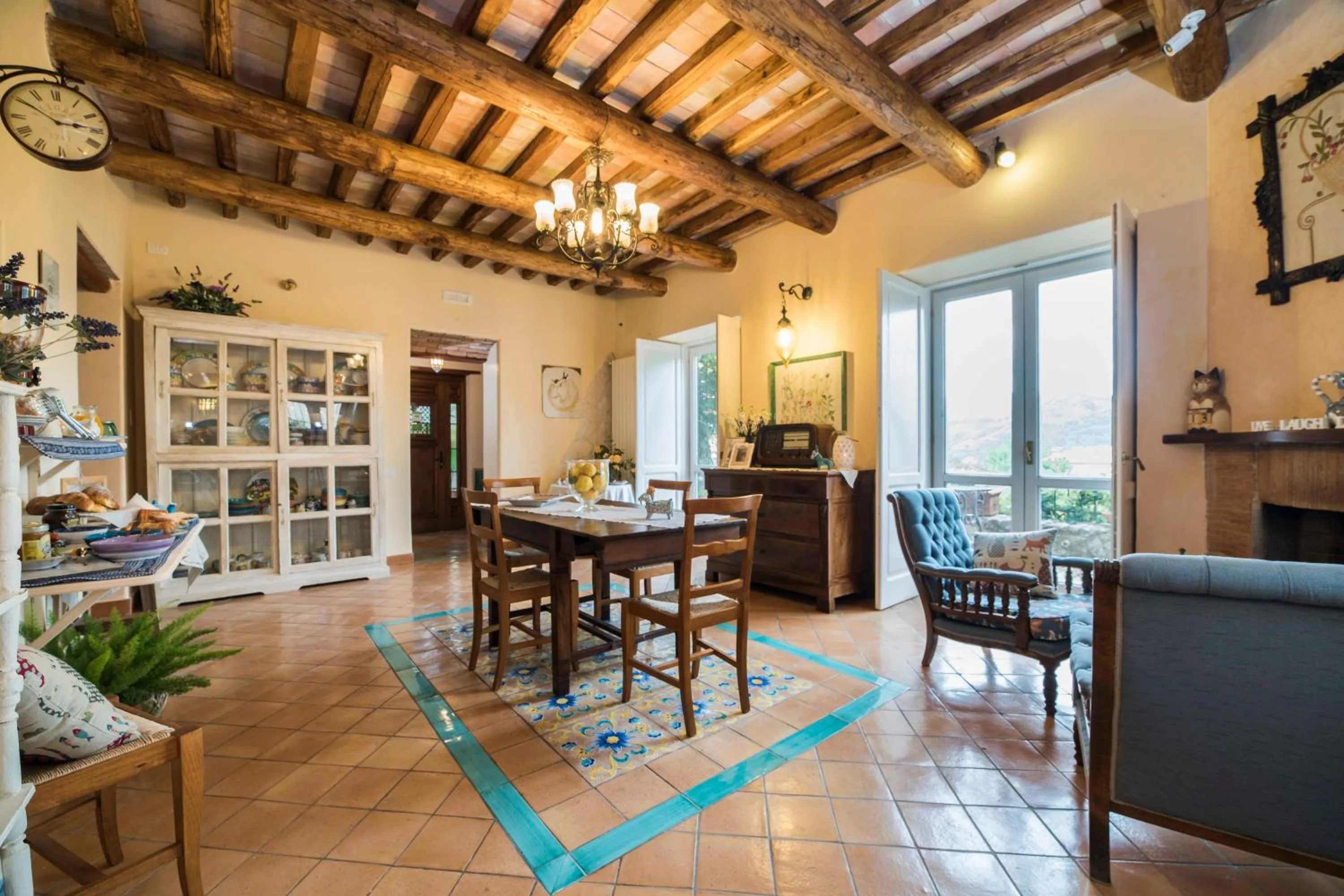 Communal lounge/ TV room in B&B Gattacicova