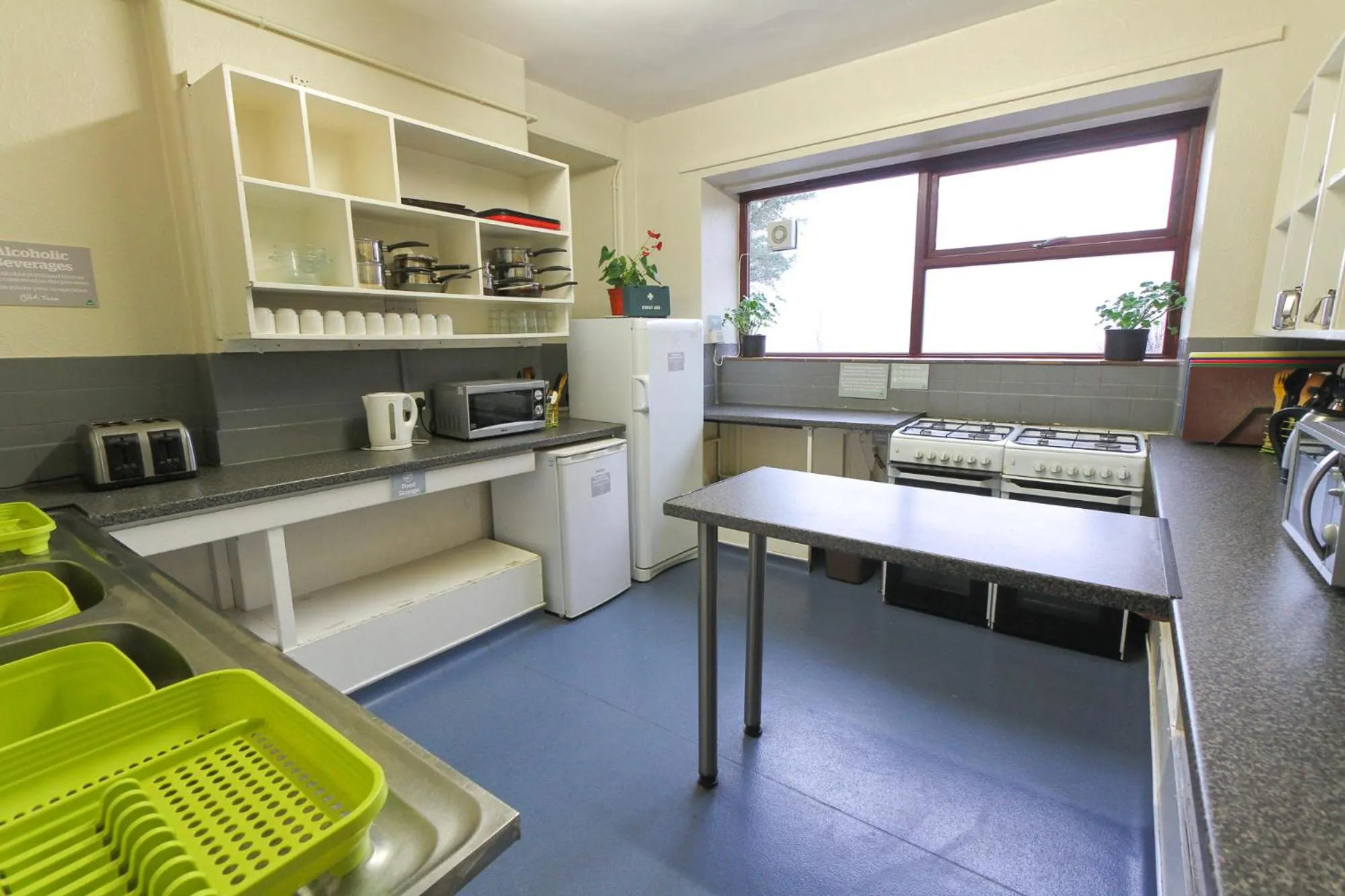 Kitchen or kitchenette in YHA Snowdon Llanberis