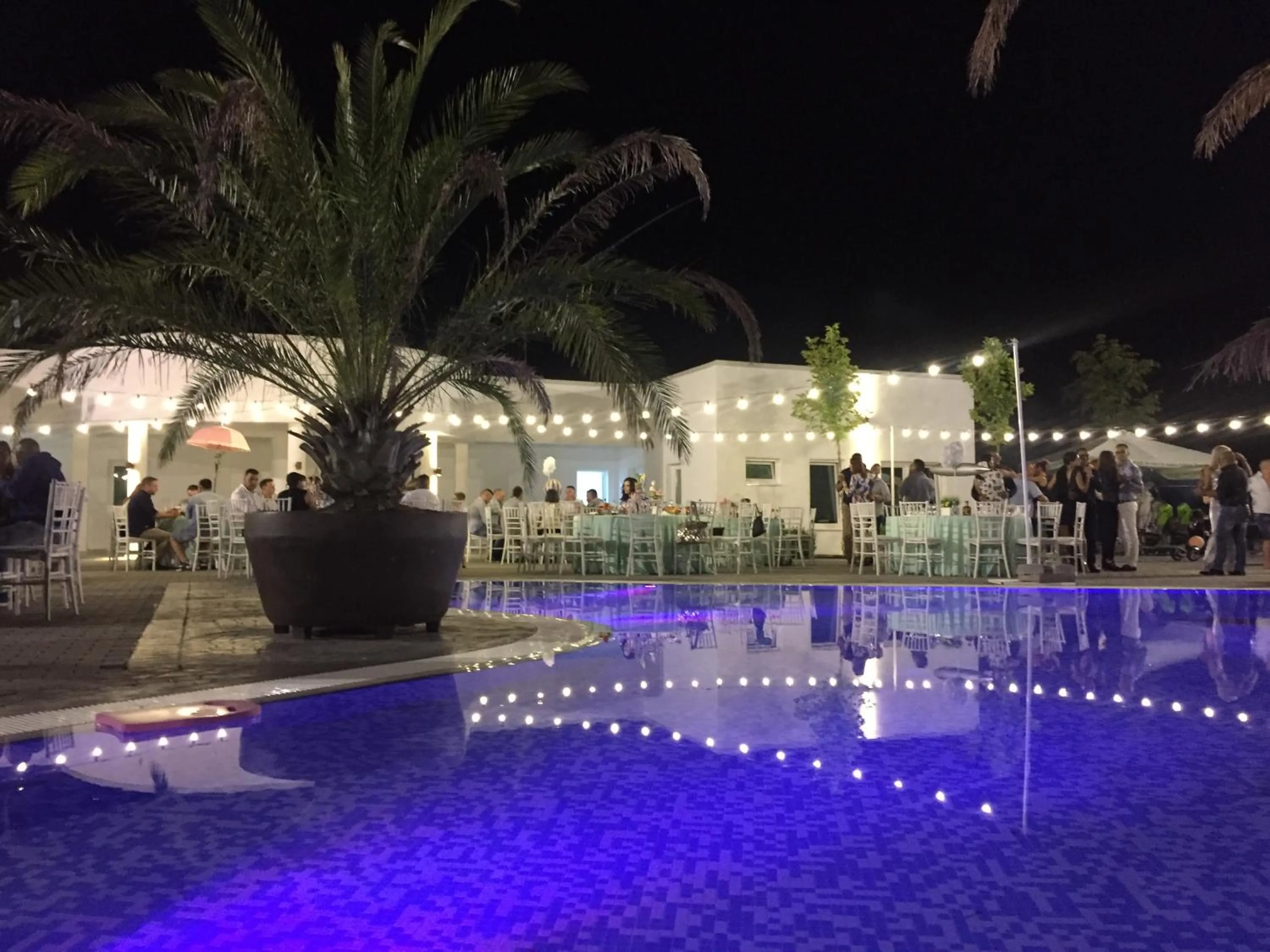 Swimming pool in Resort Plaza Lake