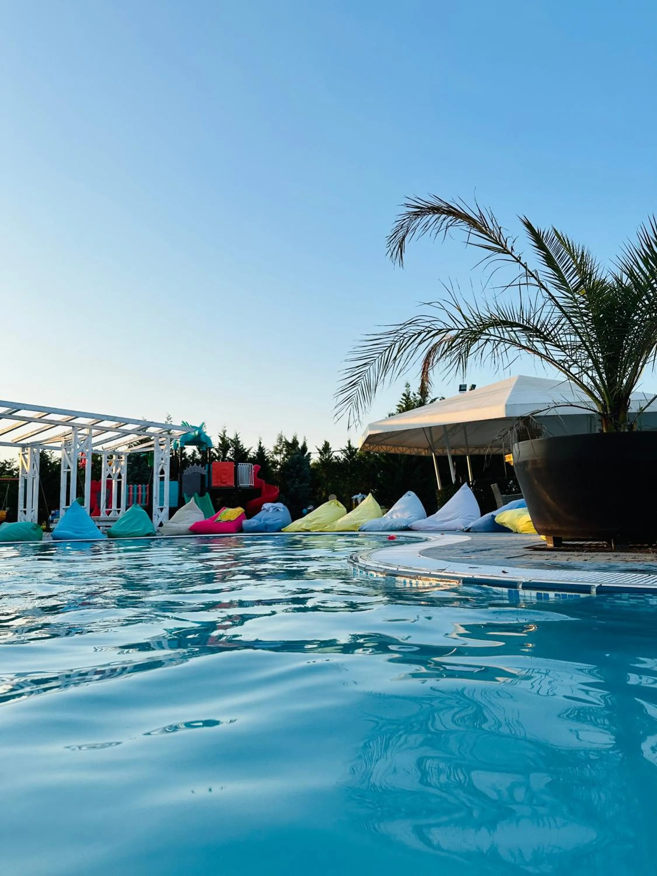 Day in Resort Plaza Lake