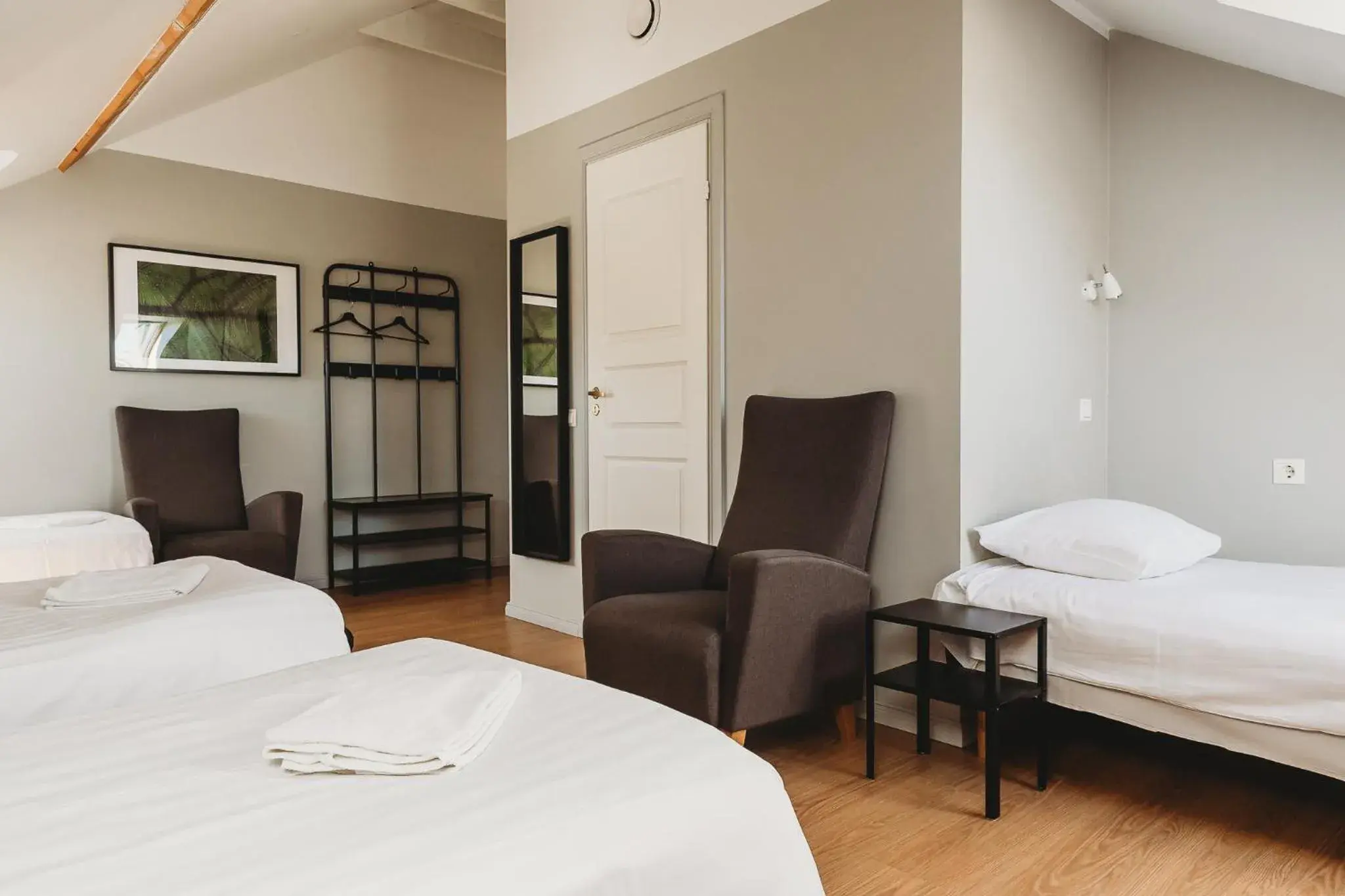 Quadruple Room Ensuite - Top Floor in 16eur - Fat Margaret's Quadruple Room Ensuite - Top Floor in 16eur - Fat Margaret's