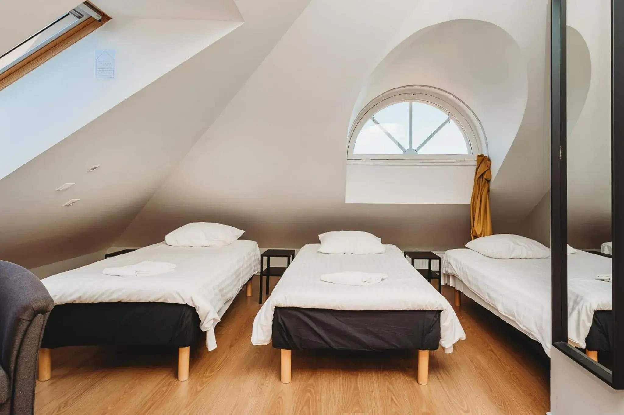 Triple Room Ensuite - Top Floor in 16eur - Fat Margaret's Triple Room Ensuite - Top Floor in 16eur - Fat Margaret's