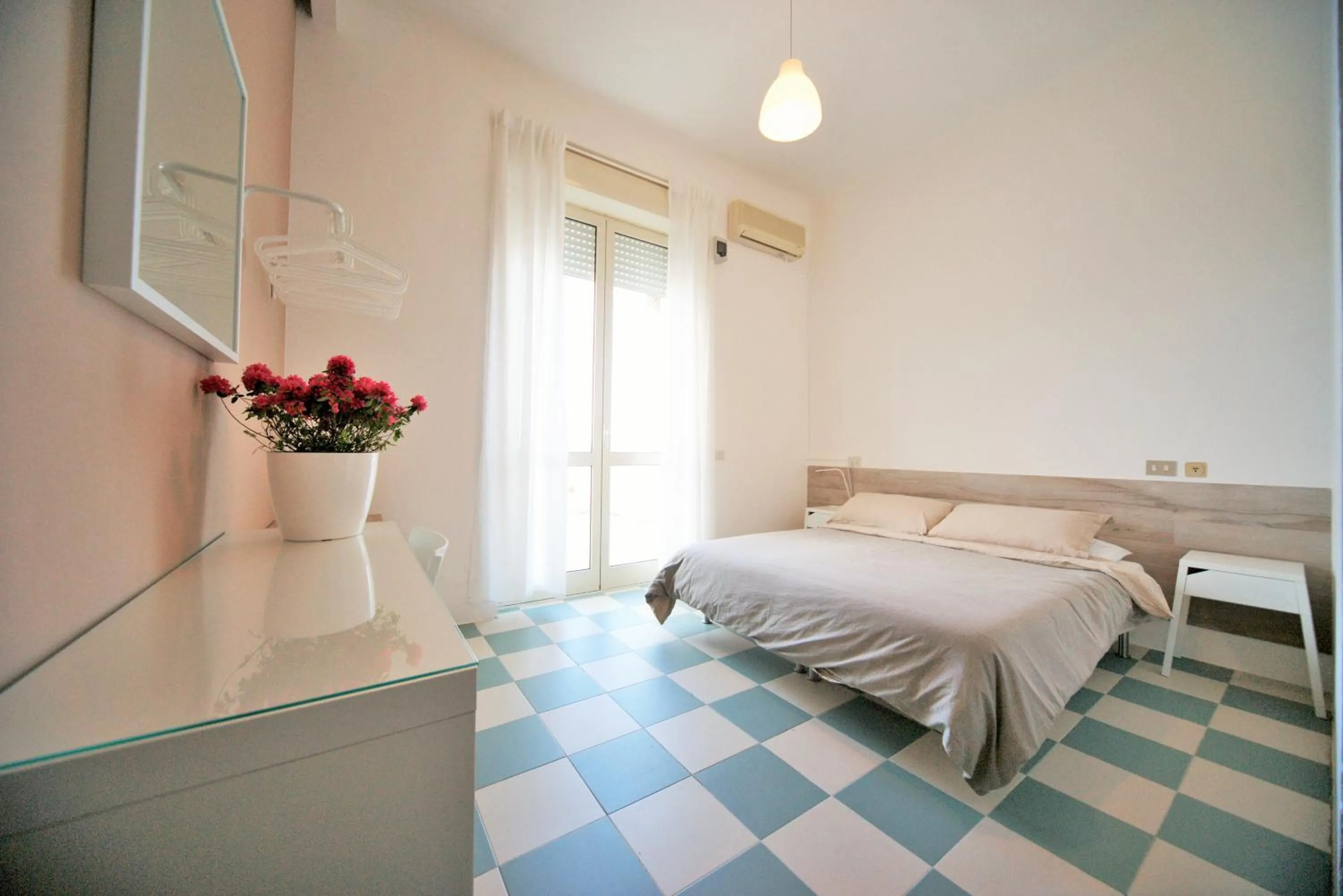 Photo of the whole room, Bed in Hotel Happy