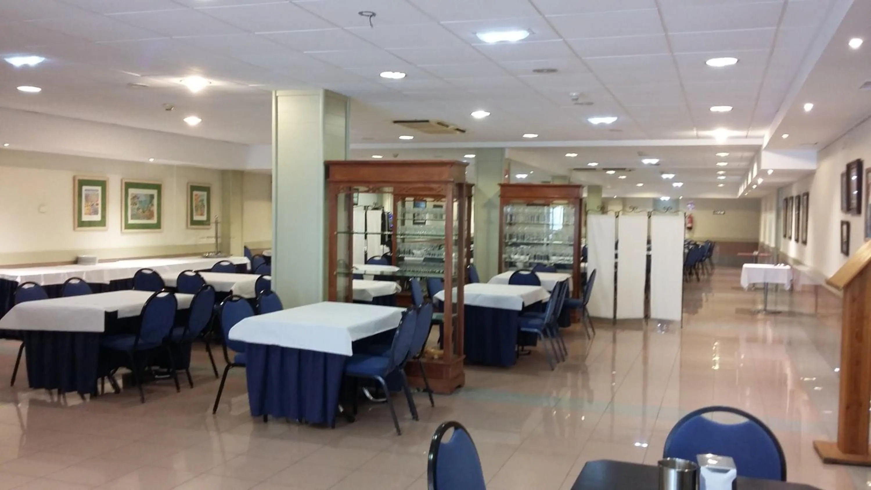 Restaurant/places to eat in Hotel Arcea Villaviciosa