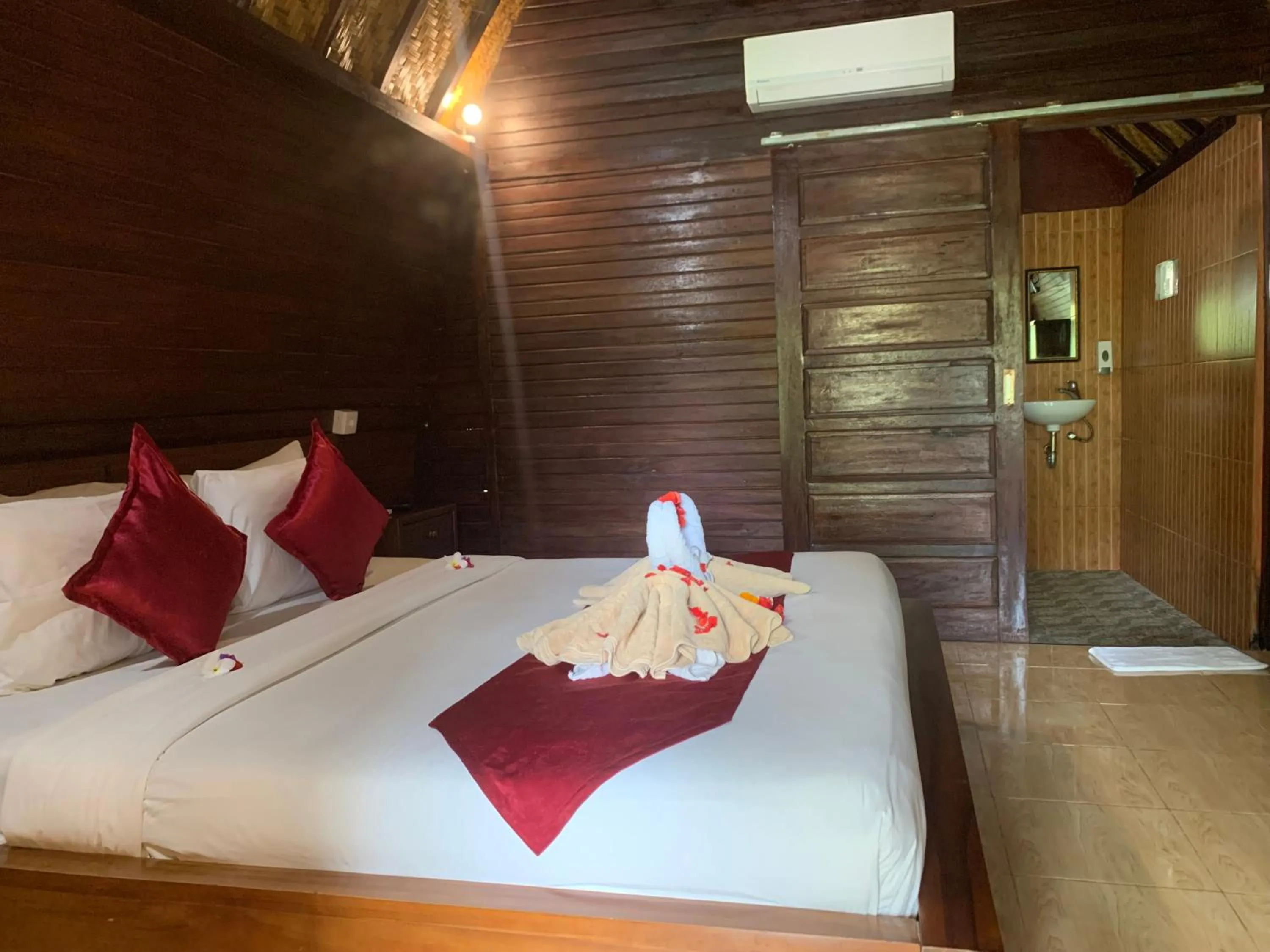 Bed in Jona Bungalow