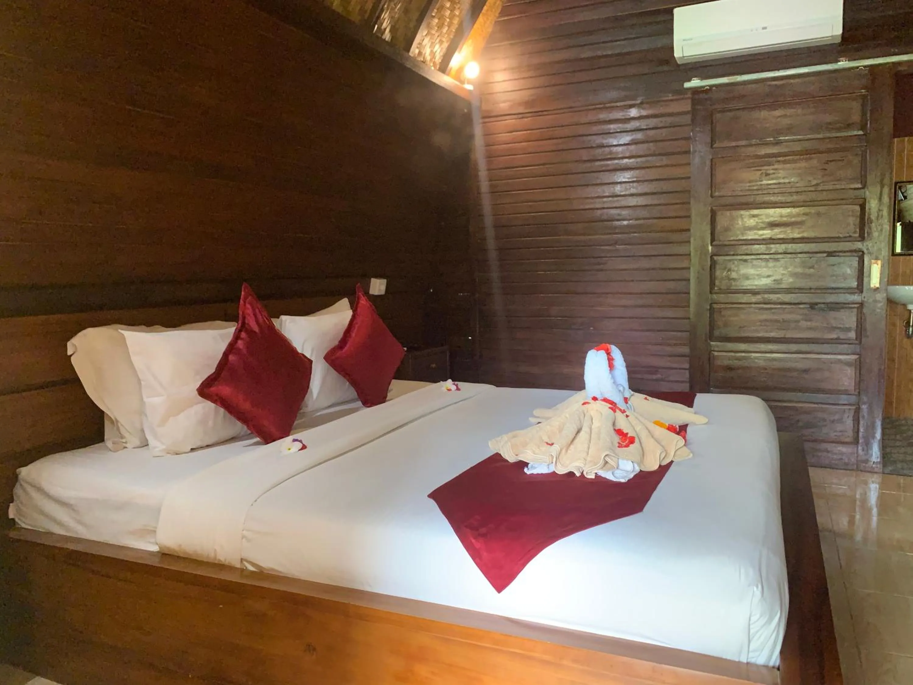 Bed in Jona Bungalow