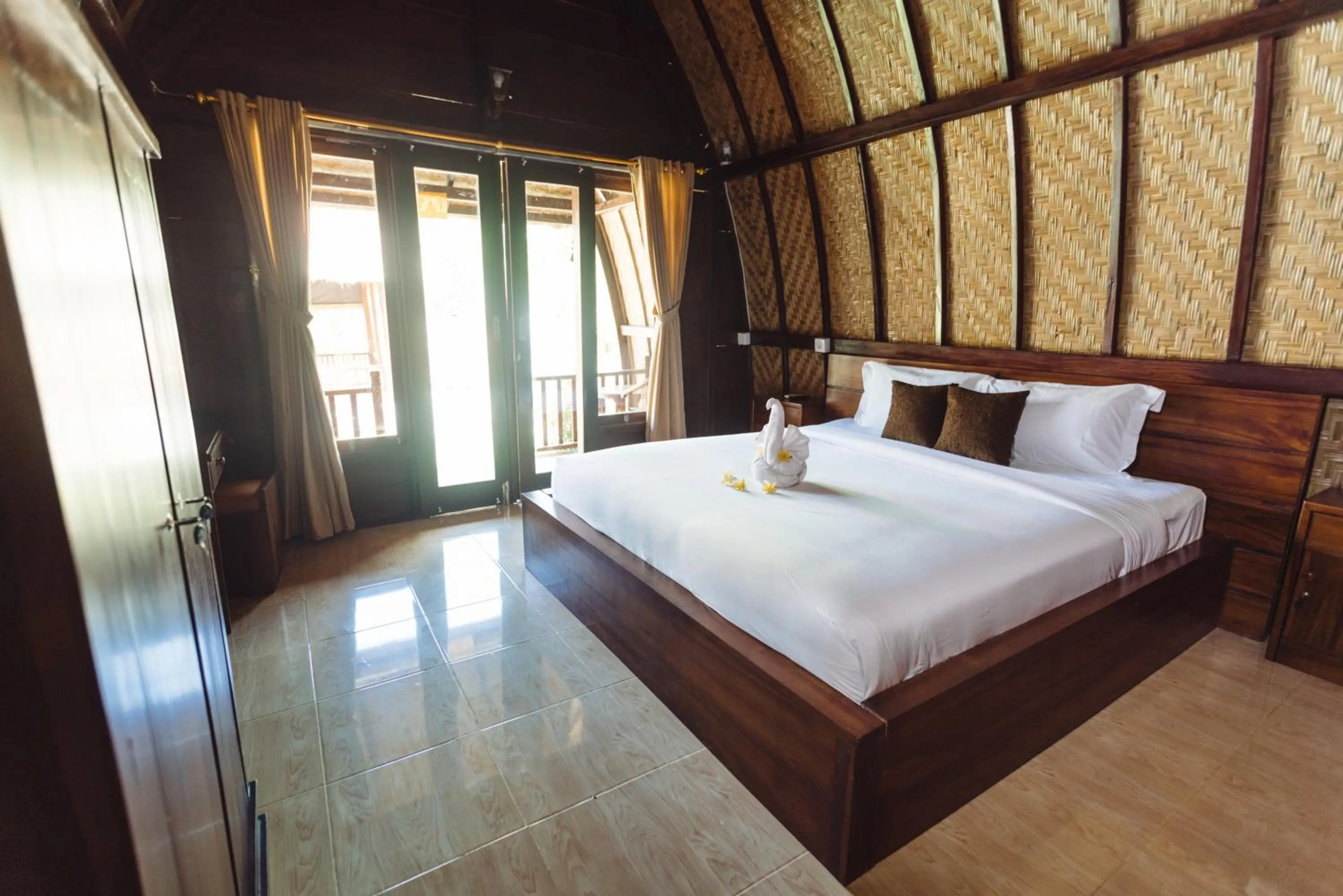 Bedroom, Bed in Jona Bungalow