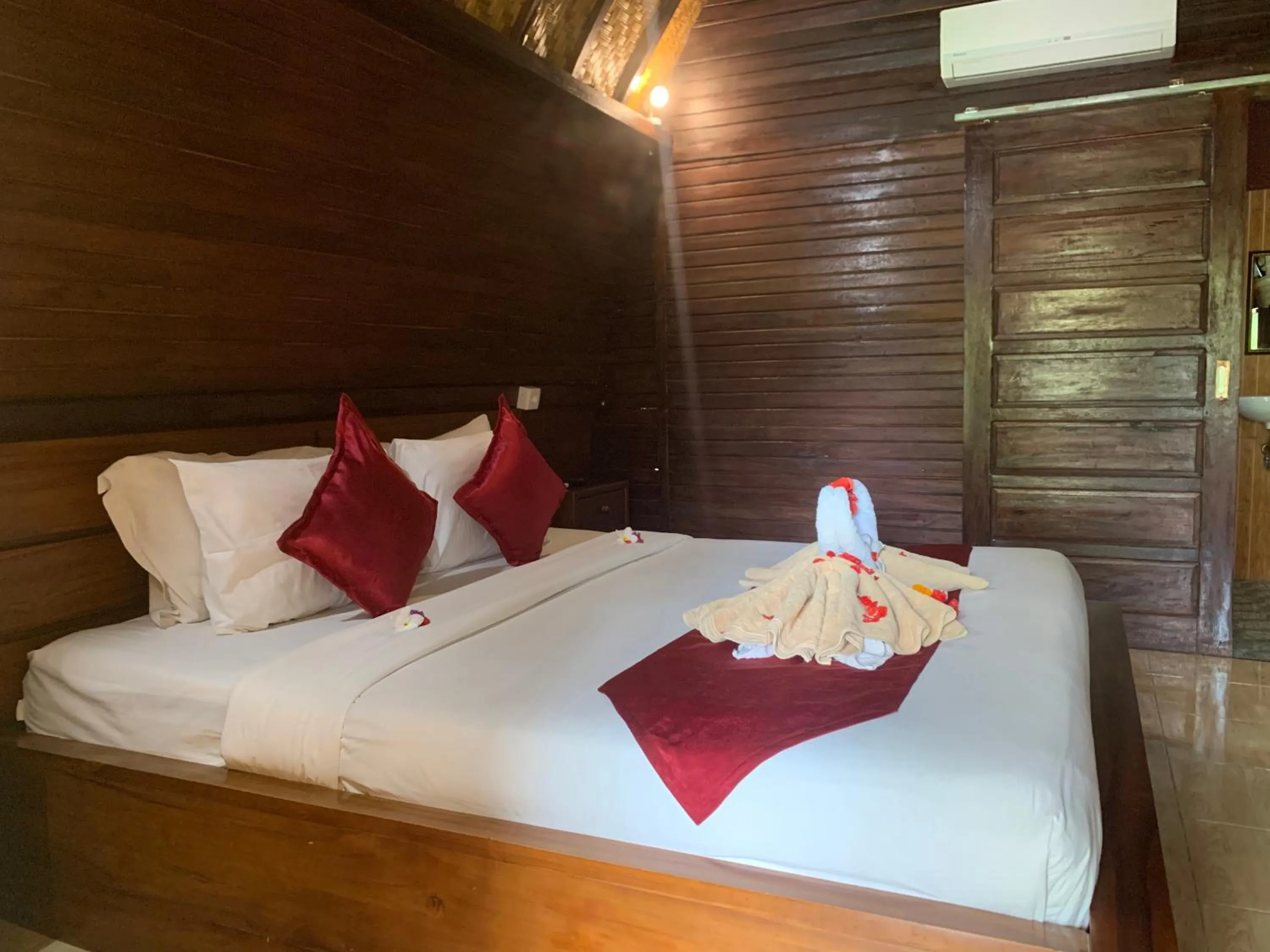 Bed in Jona Bungalow