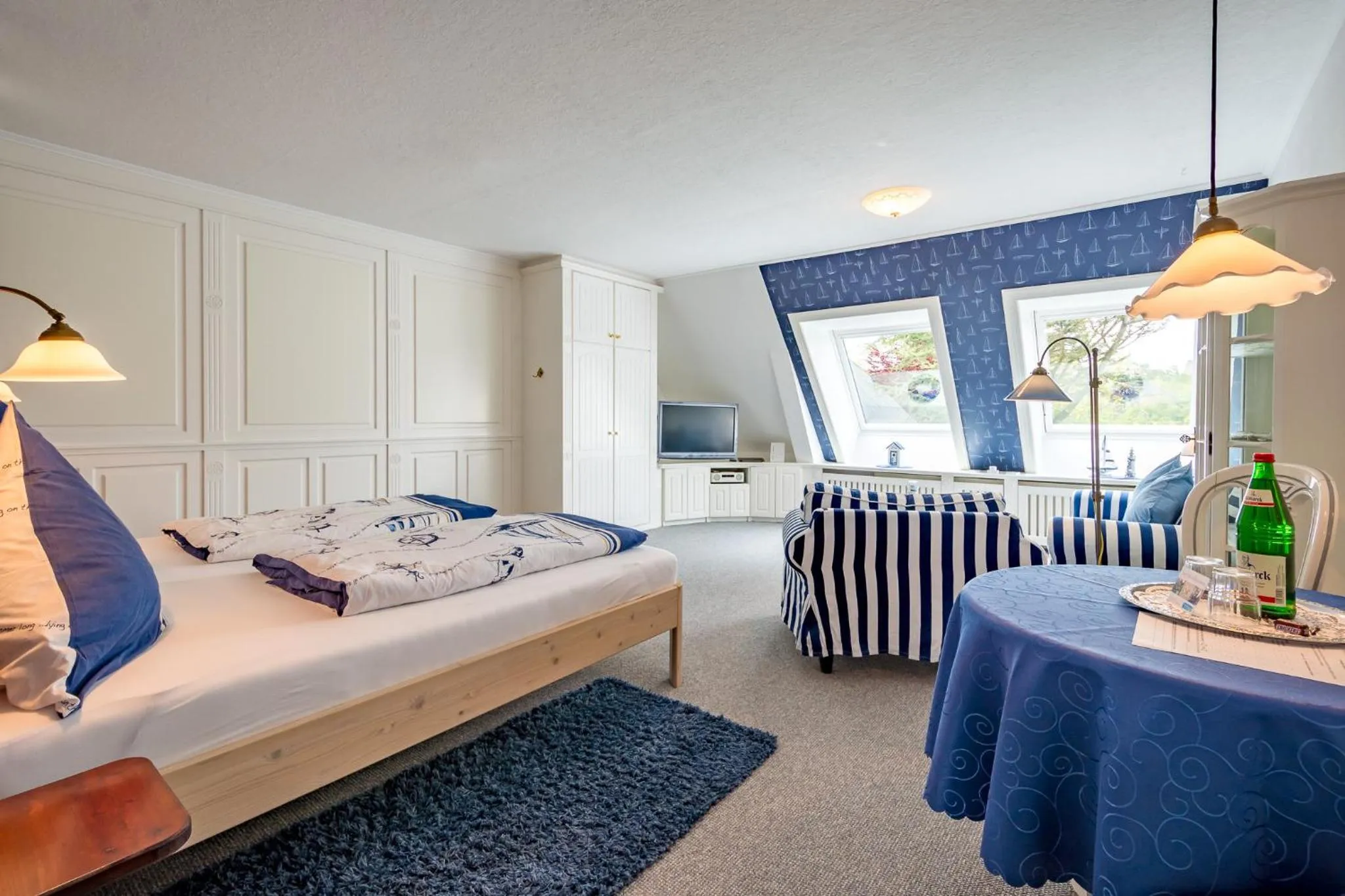 Photo of the whole room, Bed in Inselhotel Arfsten