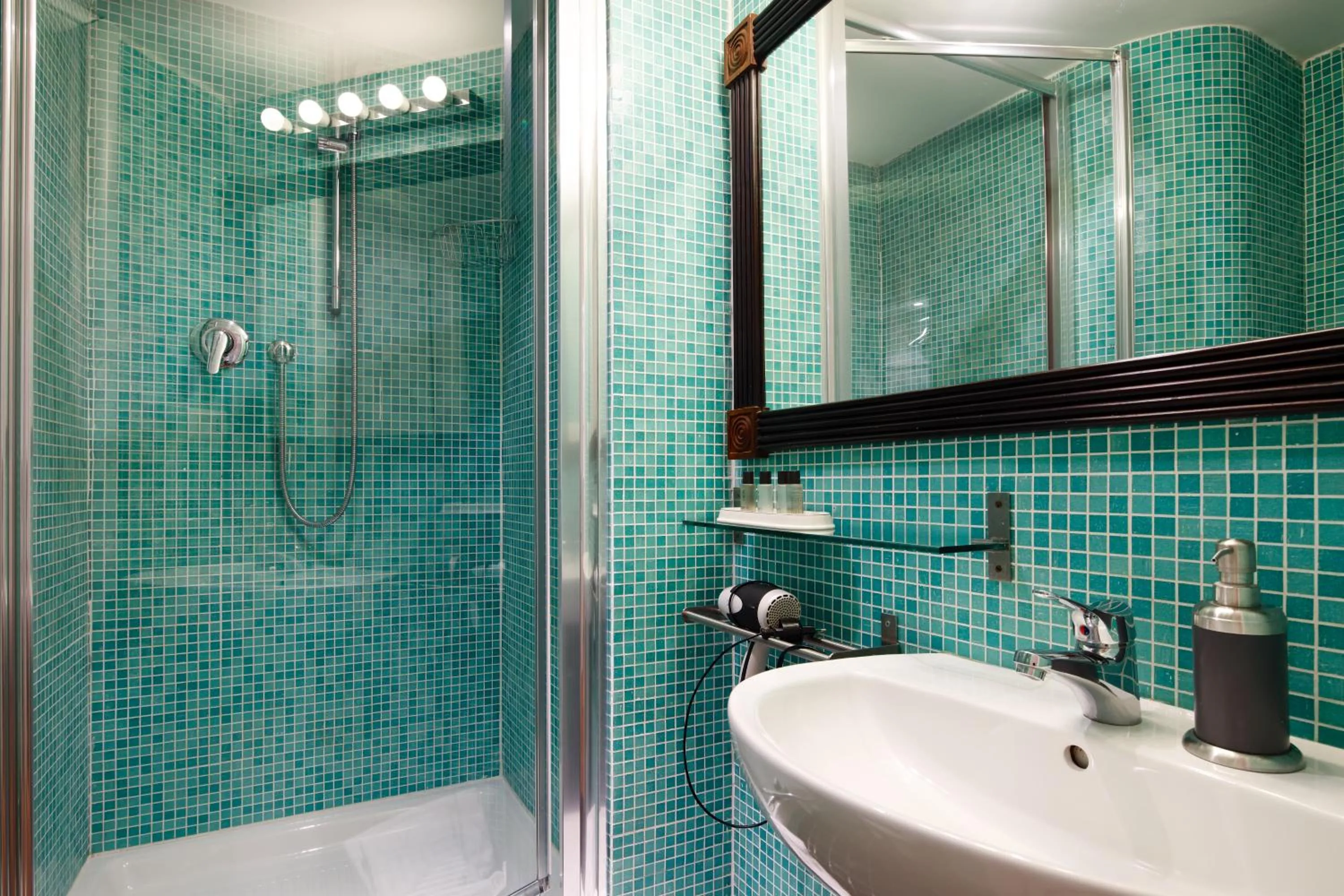 Bathroom in HT N°9 Colosseo