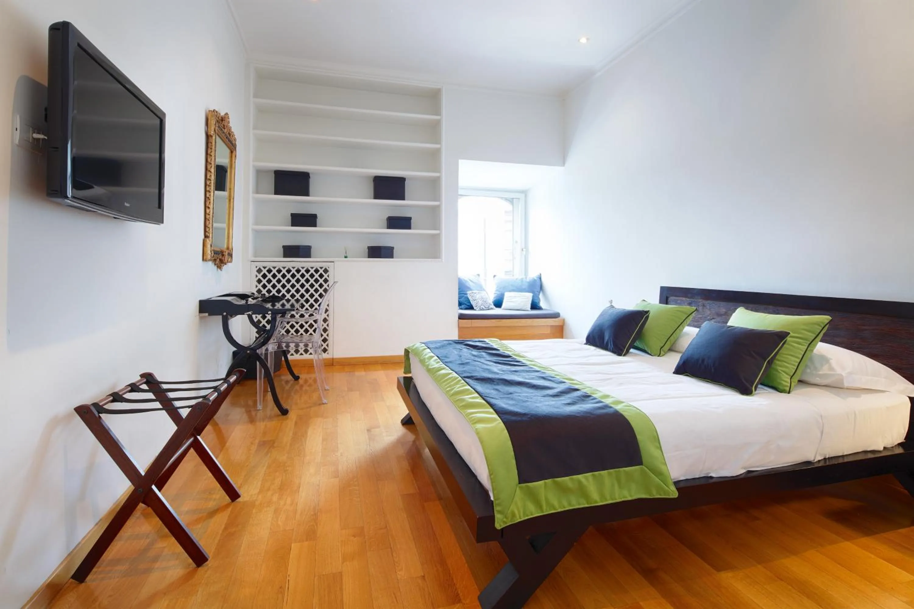 Photo of the whole room in HT N°9 Colosseo