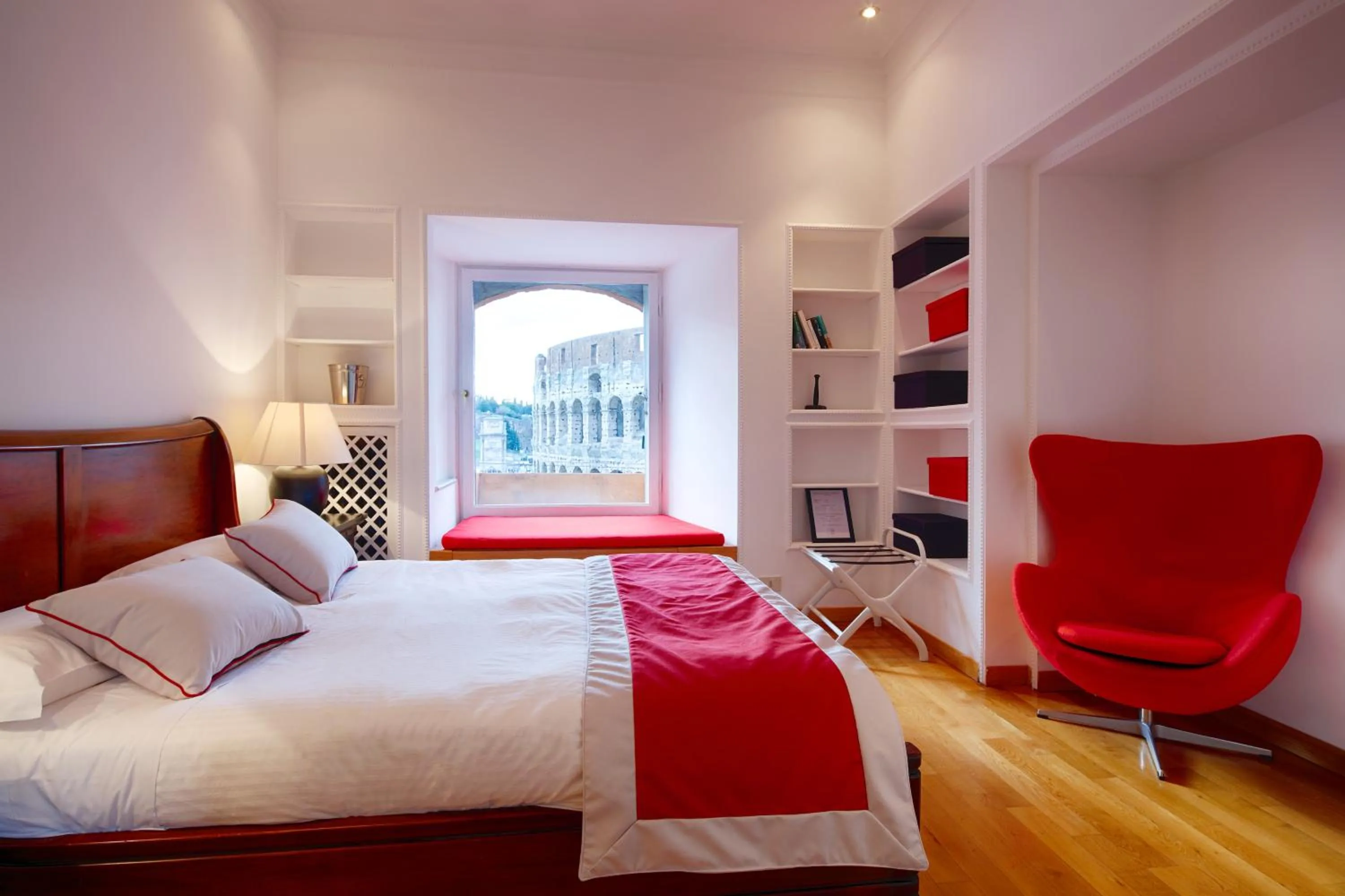 Photo of the whole room in HT N°9 Colosseo