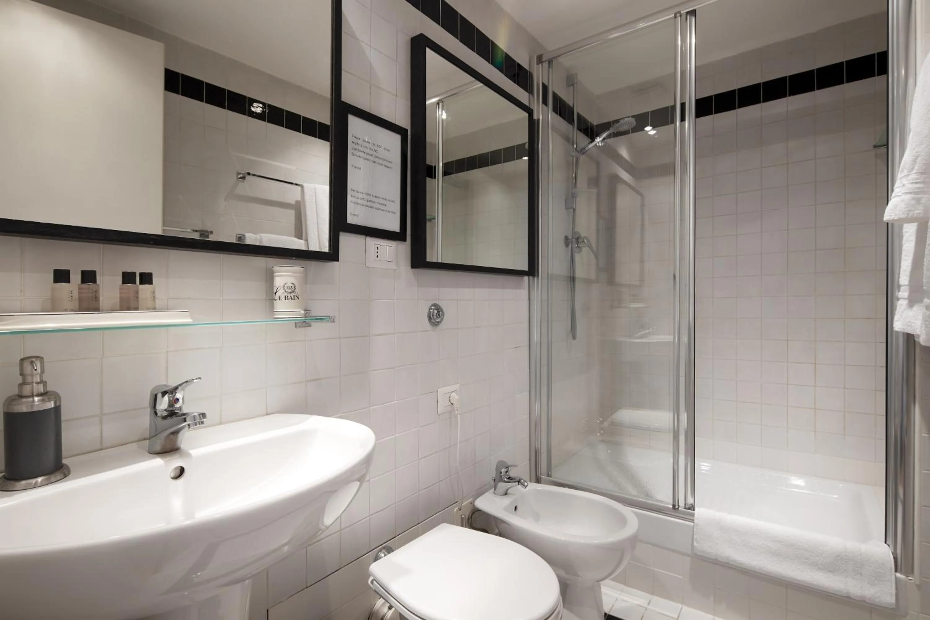 Bathroom in HT N°9 Colosseo