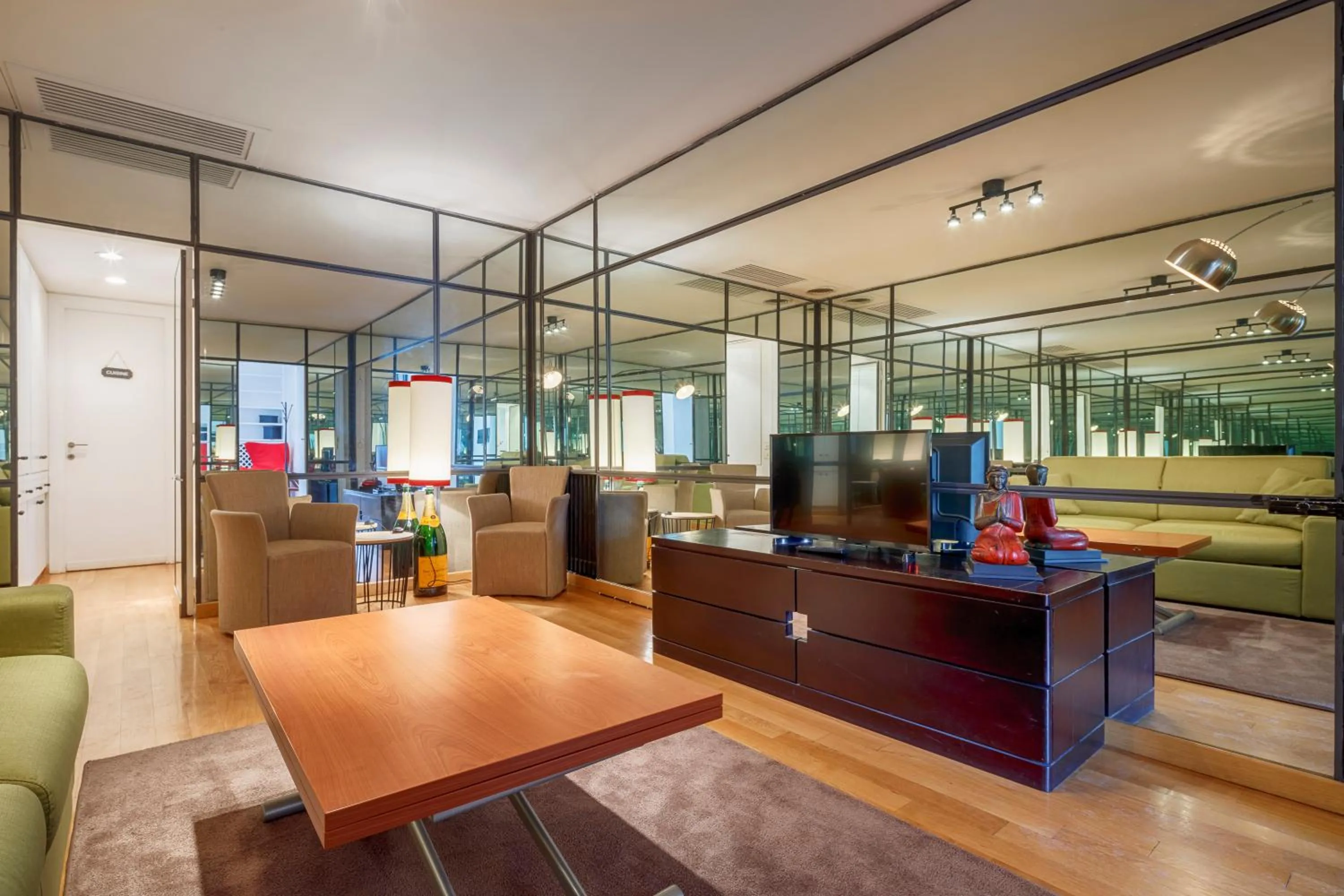 Photo of the whole room in HT N°9 Colosseo