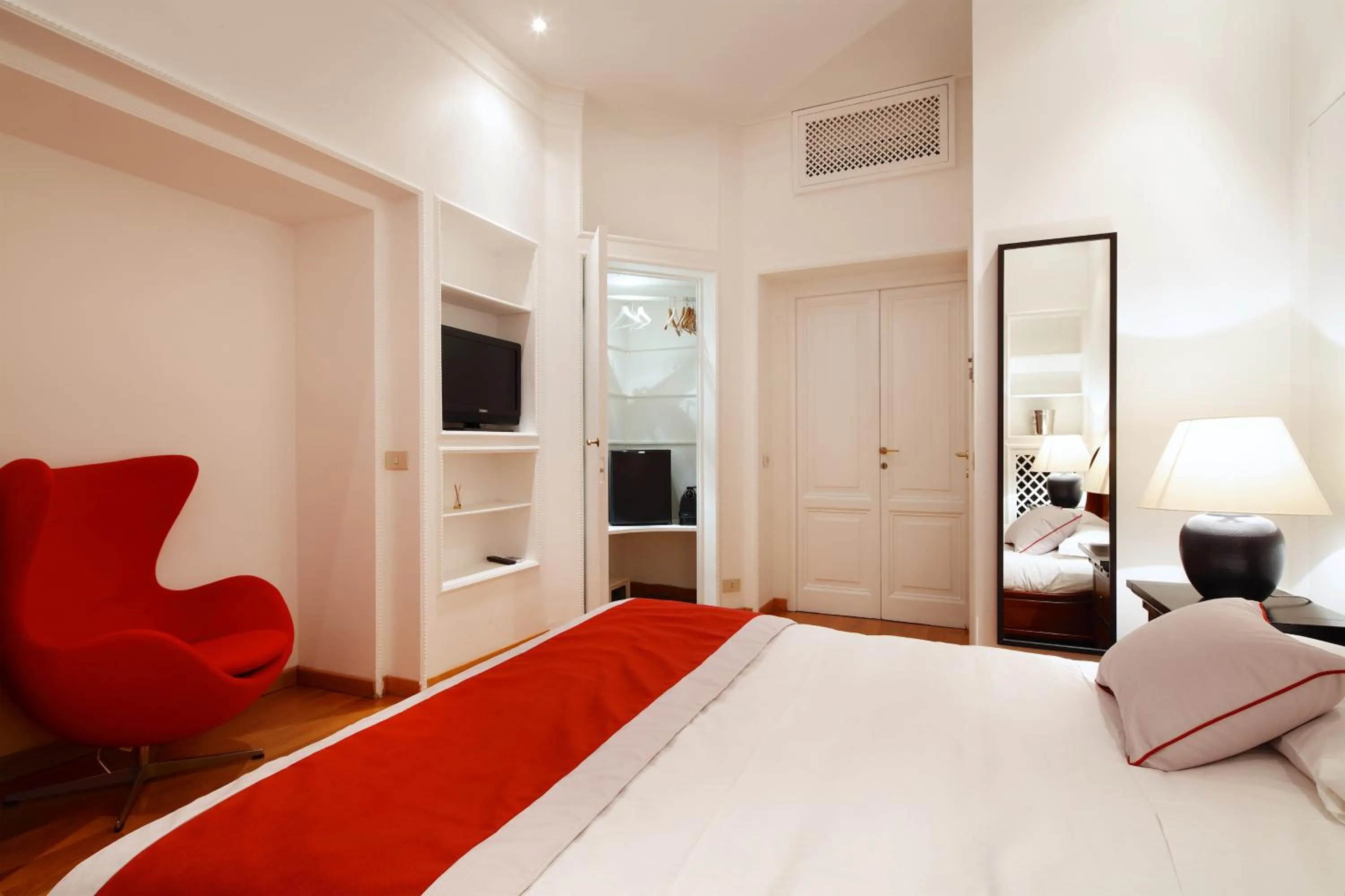 Photo of the whole room in HT N°9 Colosseo