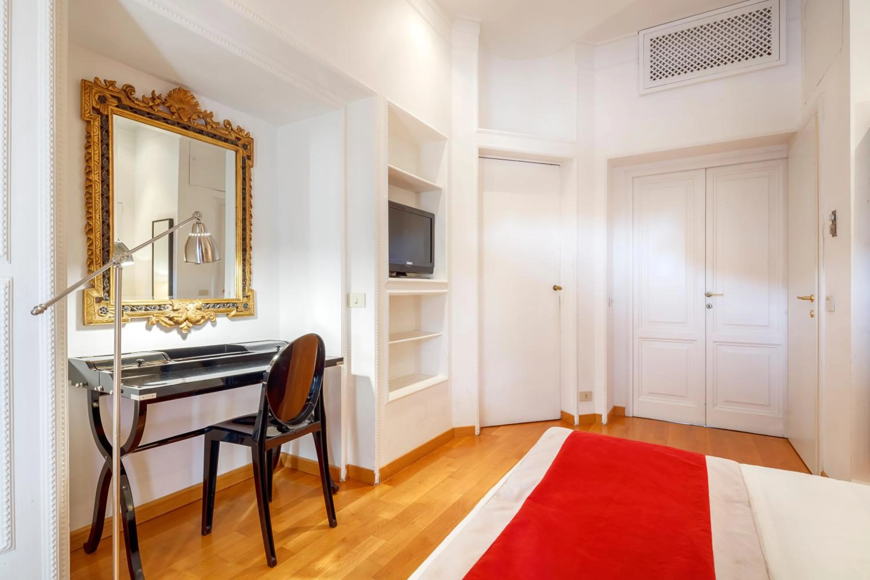 Photo of the whole room in HT N°9 Colosseo