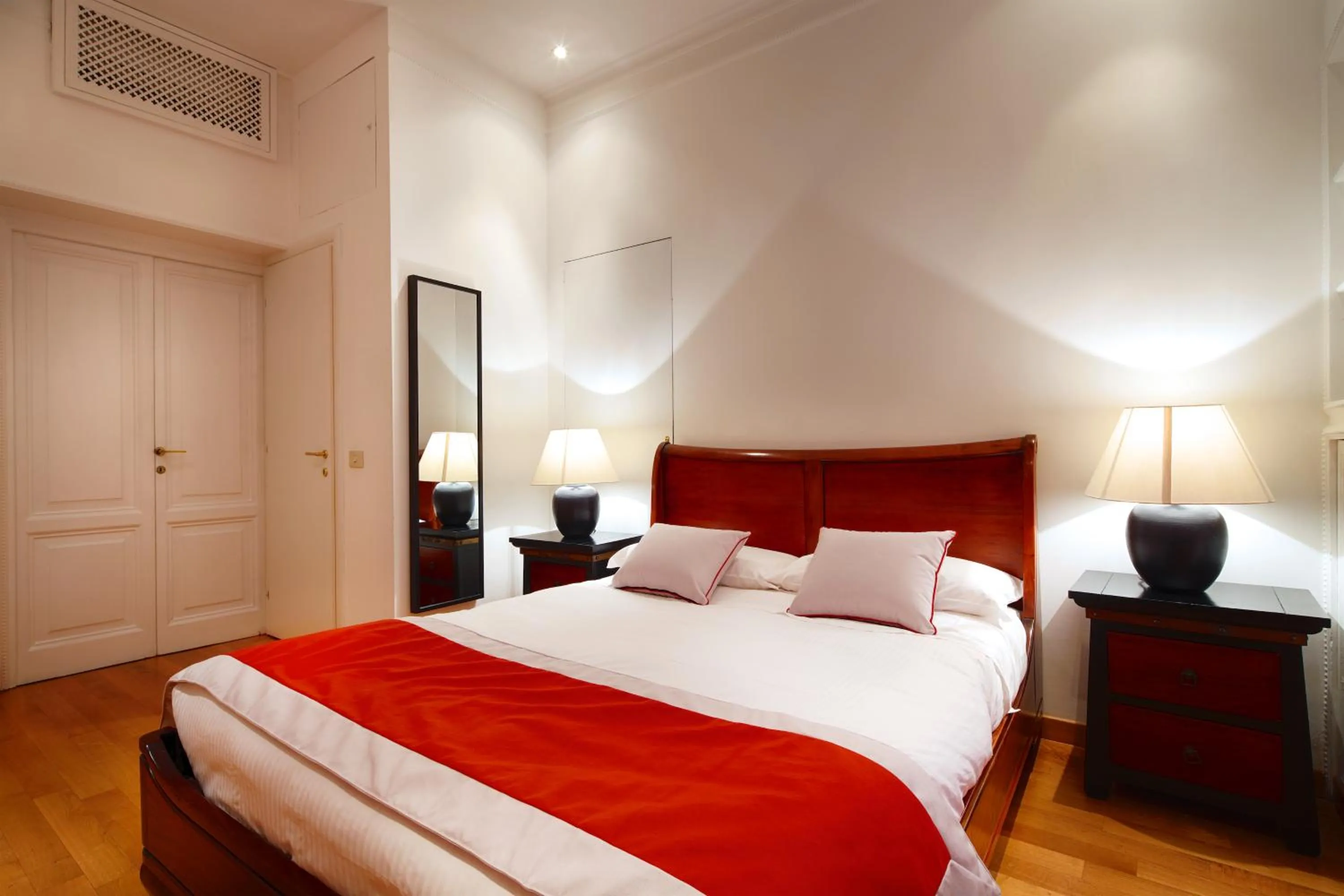 Photo of the whole room in HT N°9 Colosseo