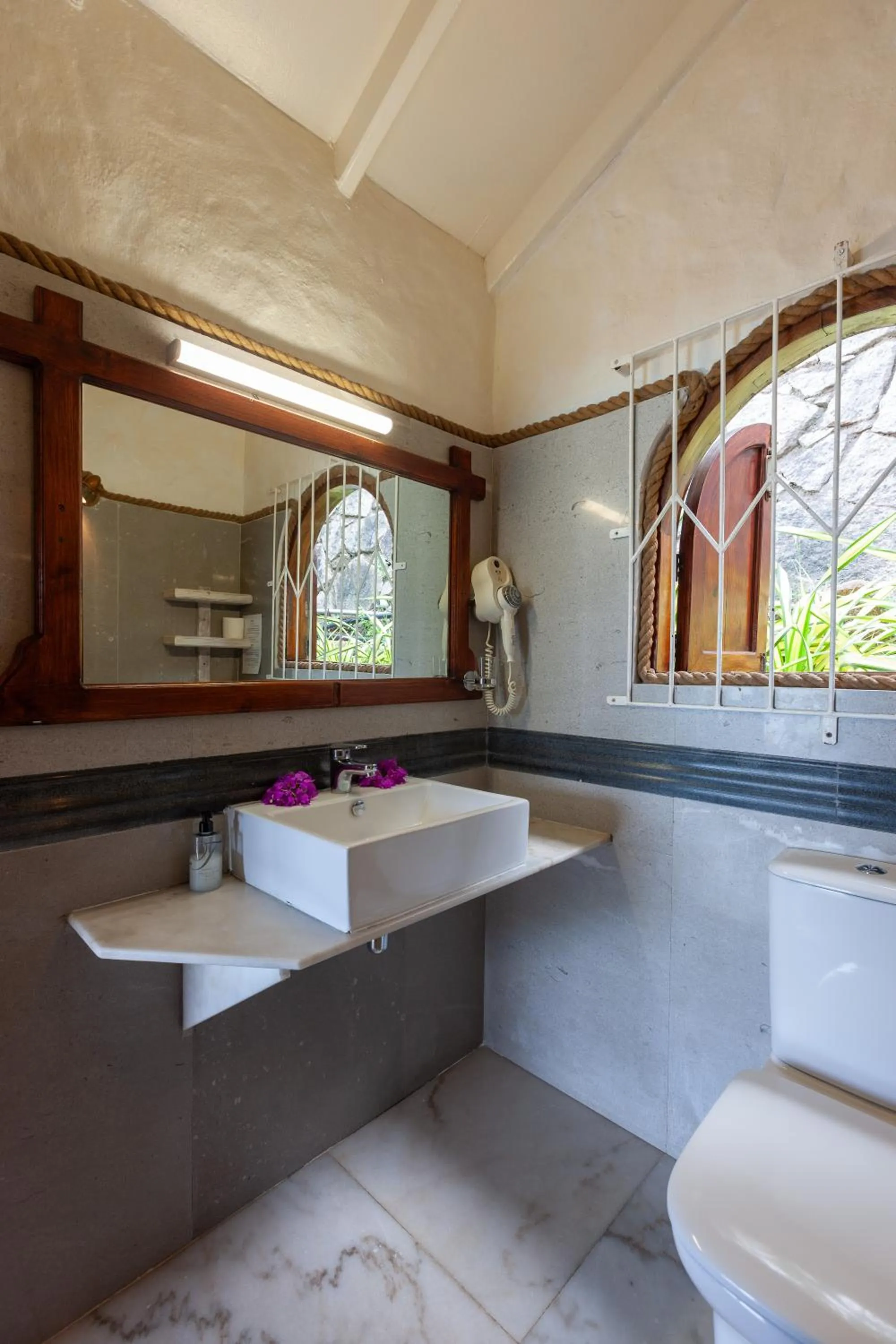 Bathroom in Colibri Hotel