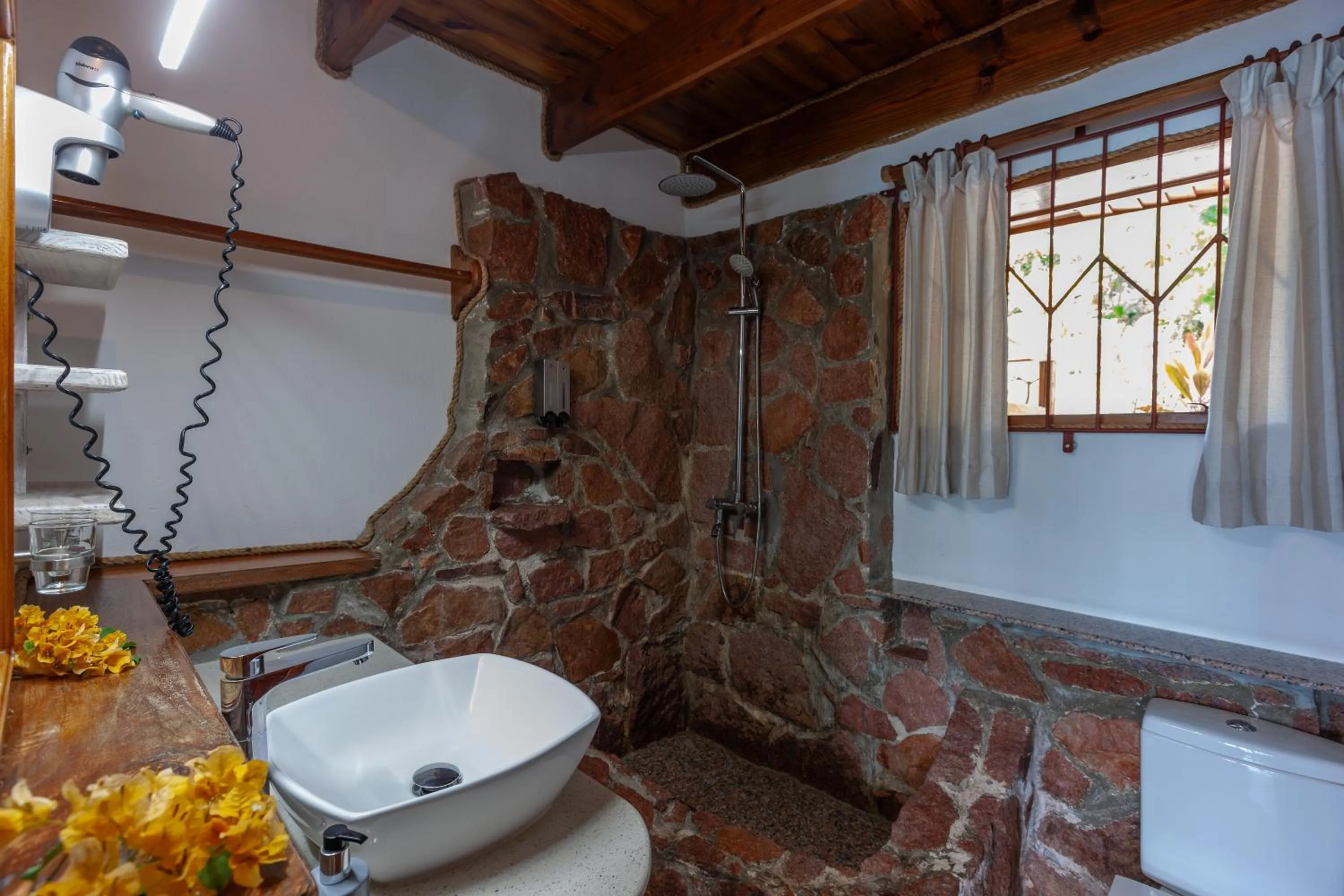 Bathroom in Colibri Hotel