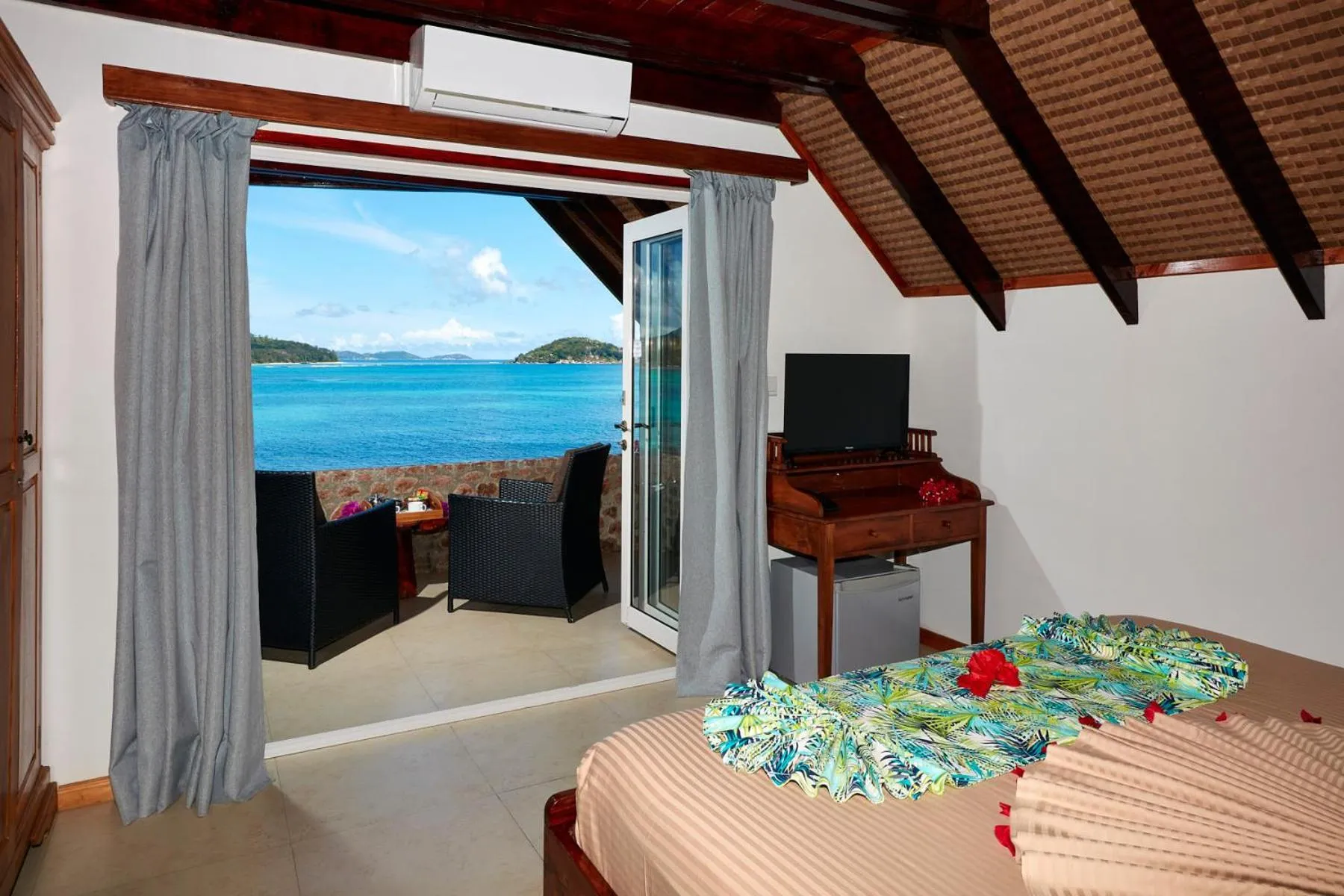 View (from property/room), Bed in Colibri Hotel