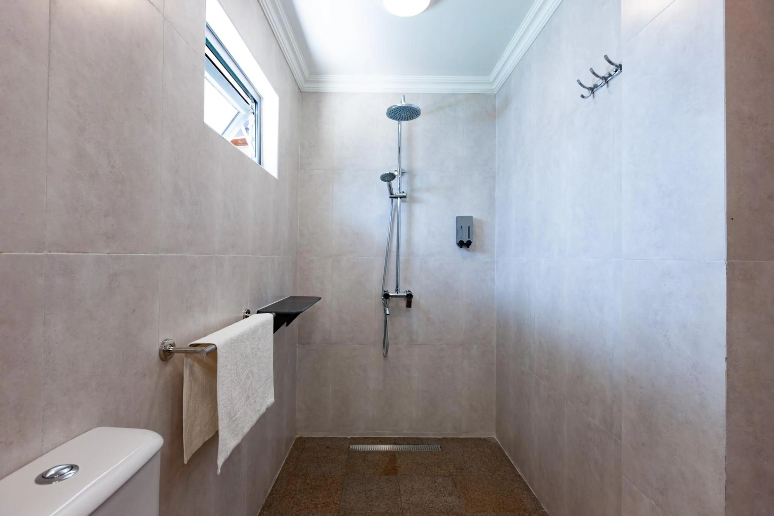 Shower in Colibri Hotel