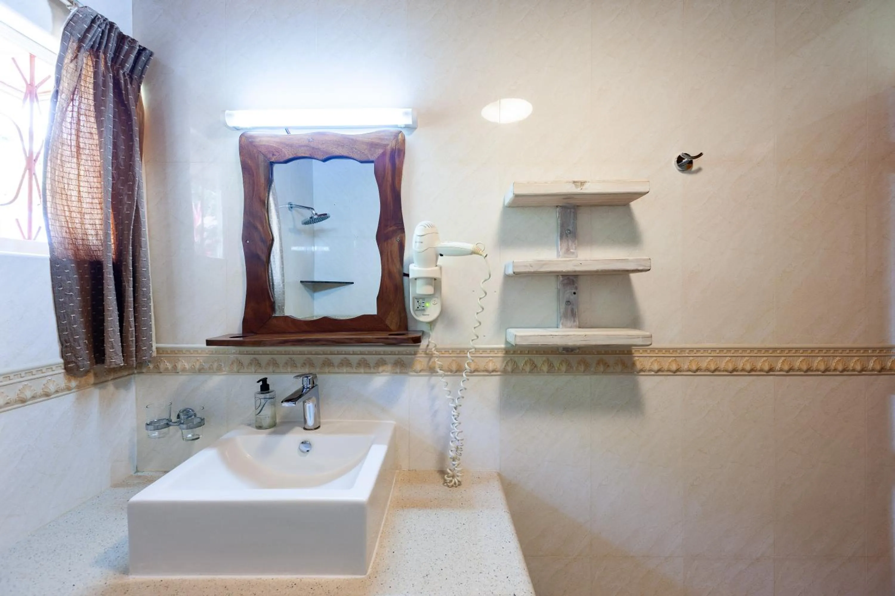 Bathroom in Colibri Hotel