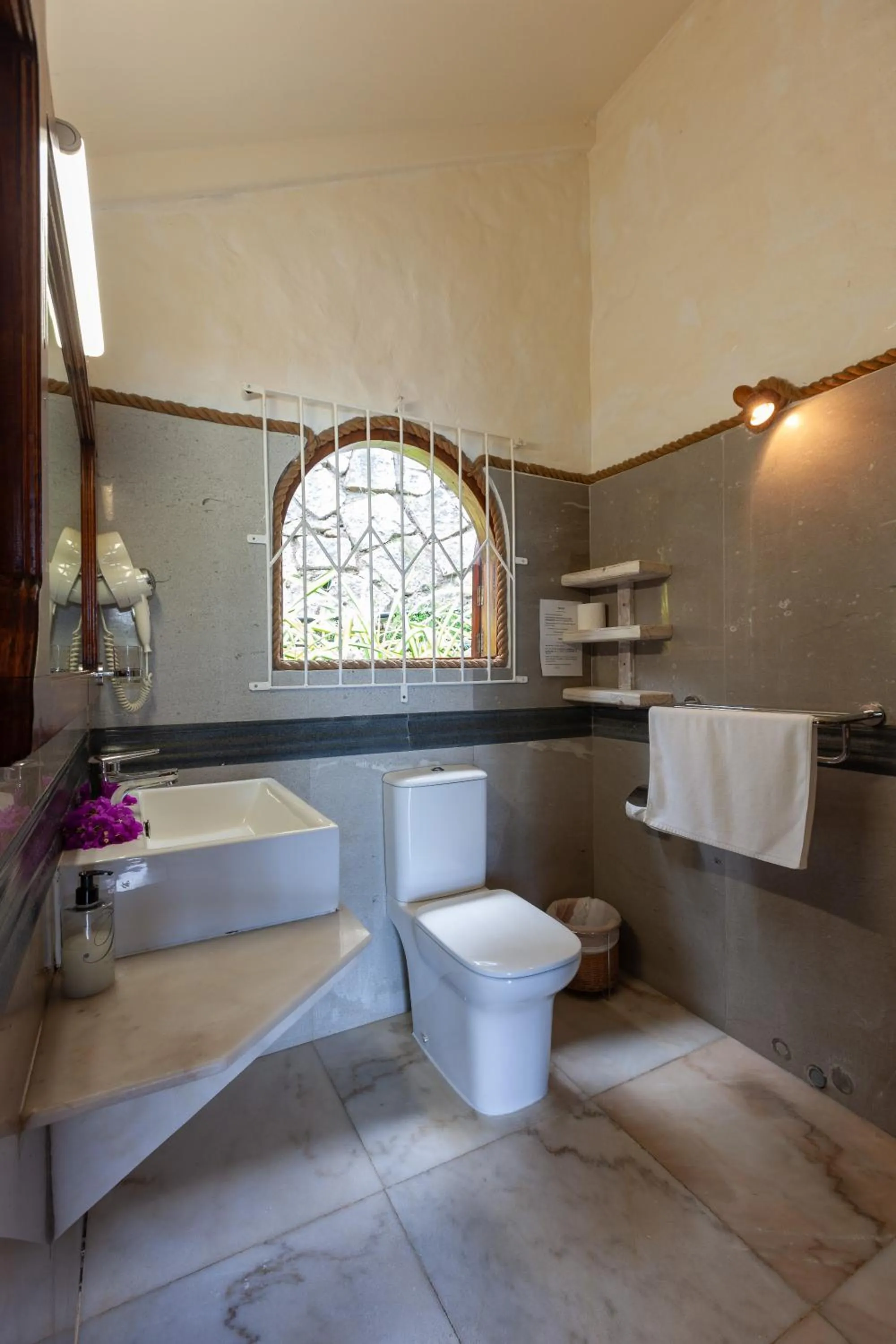 Bathroom in Colibri Hotel