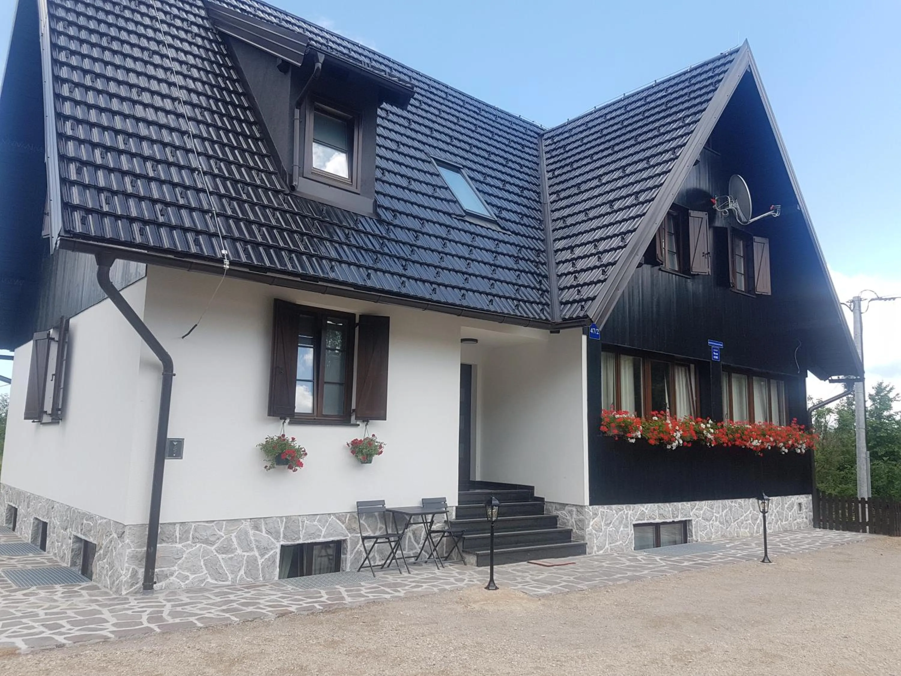 Facade/entrance in Plitvice Falls Cottage - Luxury rooms & Dinner
