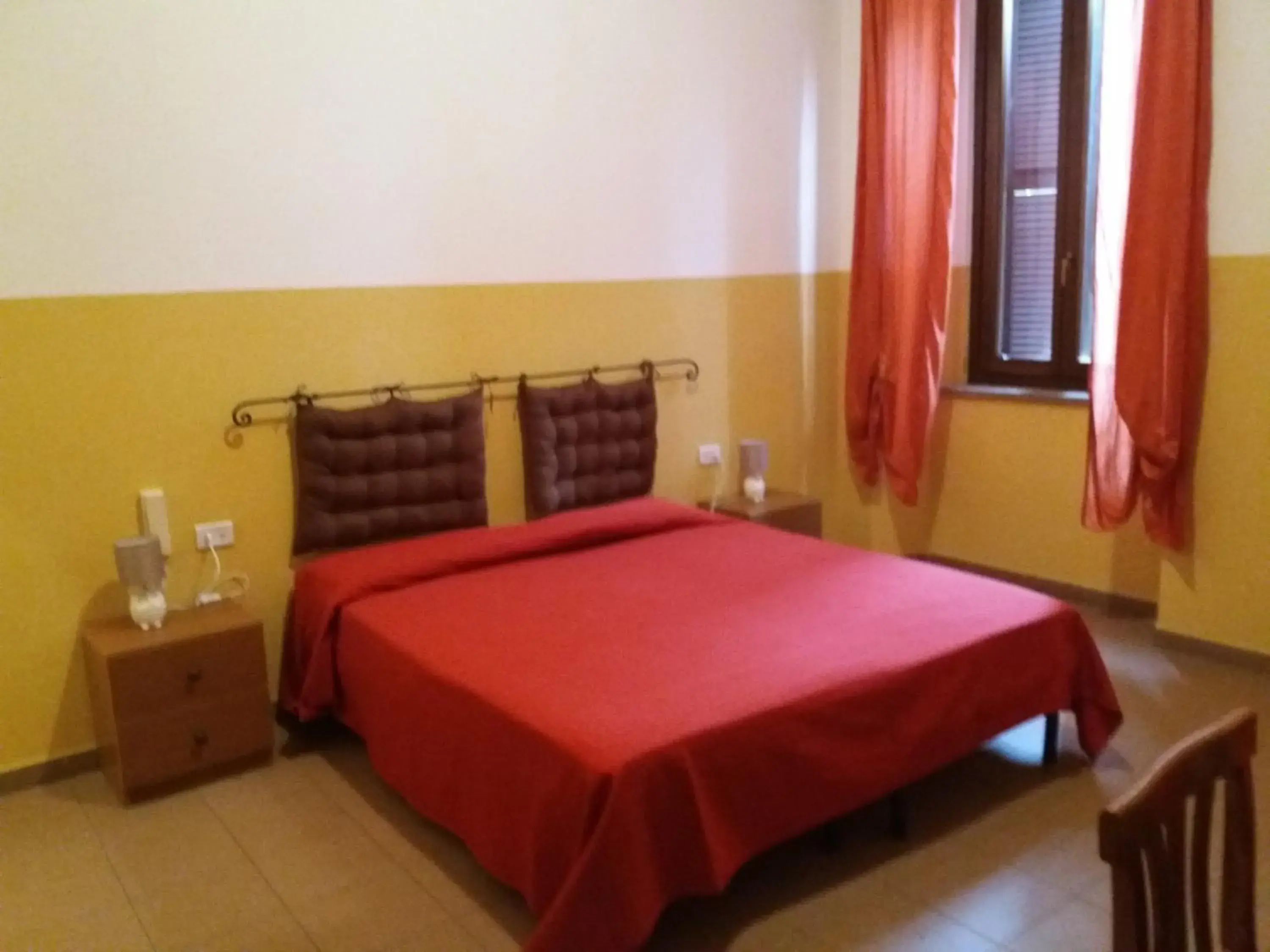 Budget Double or Twin Room in ostello ortensi Budget Double or Twin Room in ostello ortensi
