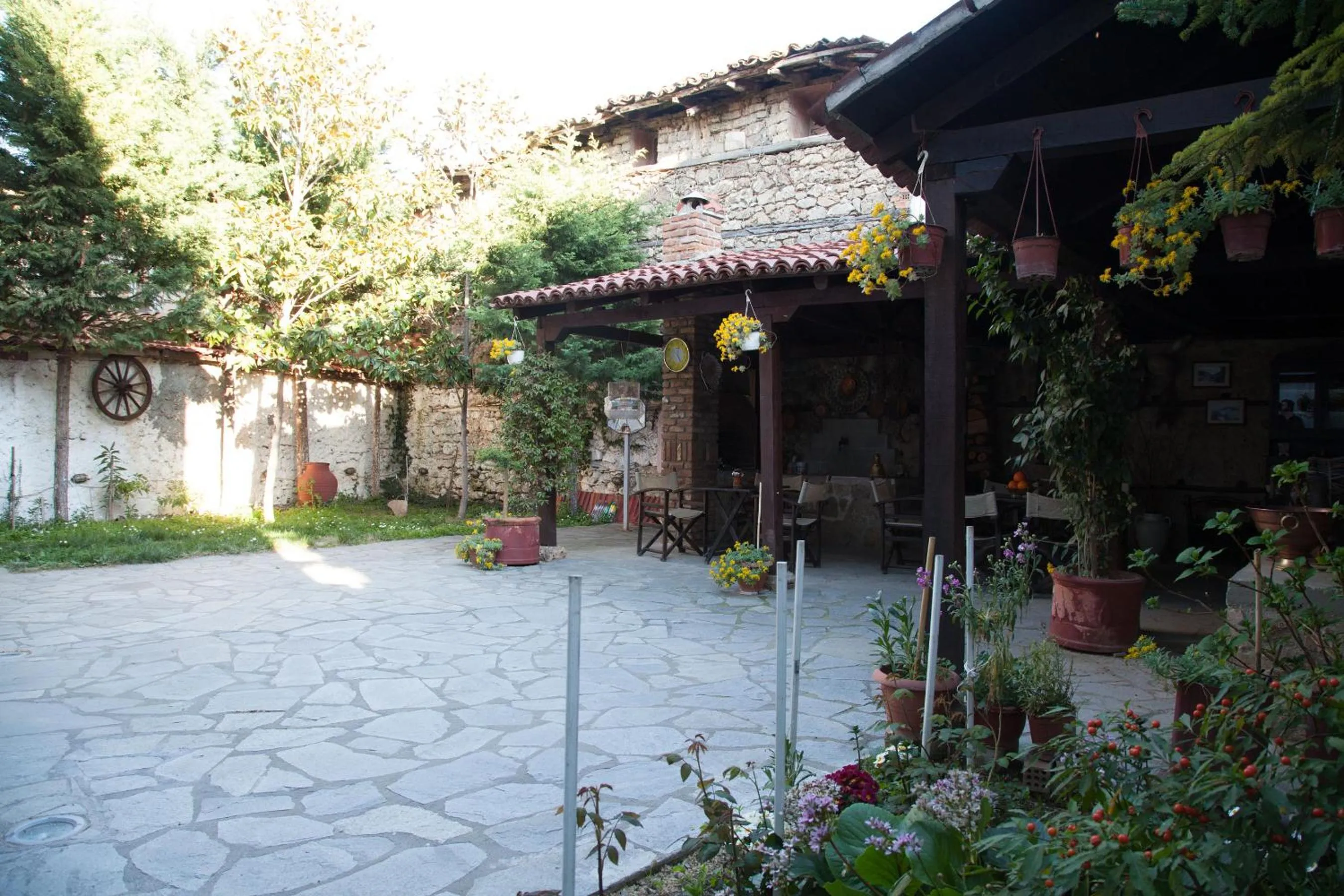 Garden in Hagiati Guesthouse - Edessa Cozy Mountain Retreat