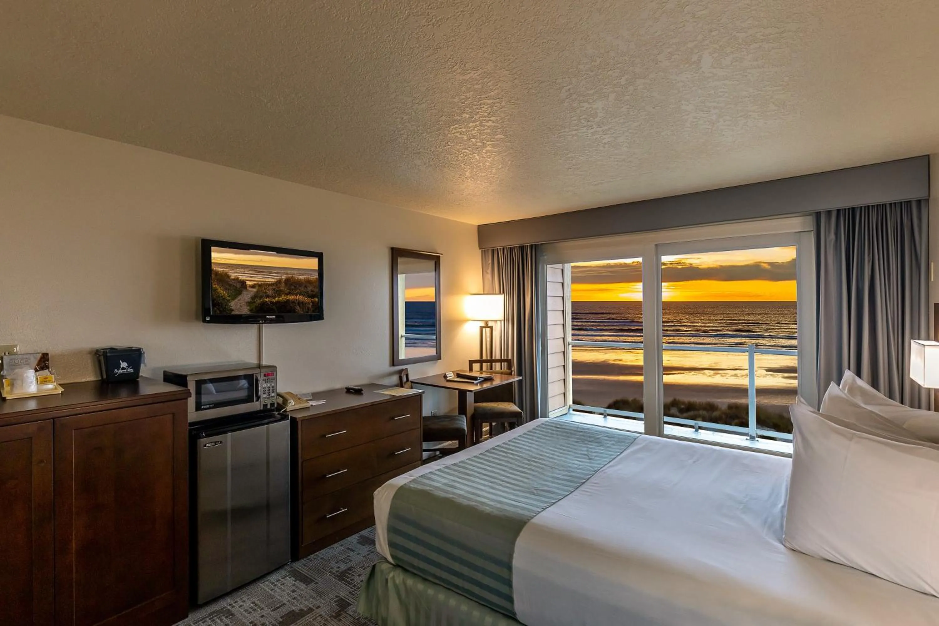 Bed in Driftwood Shores Resort