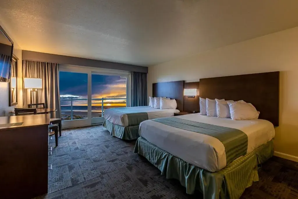 Deluxe Queen Room with Two Queen Beds in Driftwood Shores Resort Deluxe Queen Room with Two Queen Beds in Driftwood Shores Resort