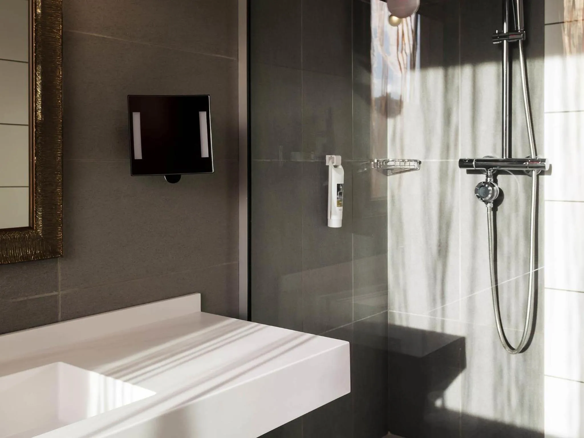 Bedroom in Mercure Lyon Centre - Gare Part Dieu