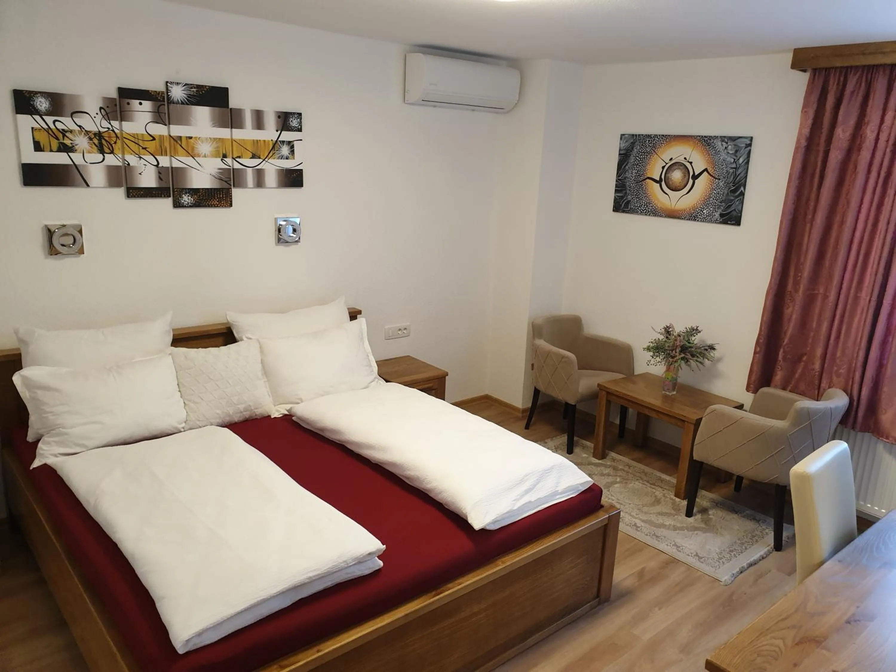 Photo of the whole room, Bed in Pansion Breza