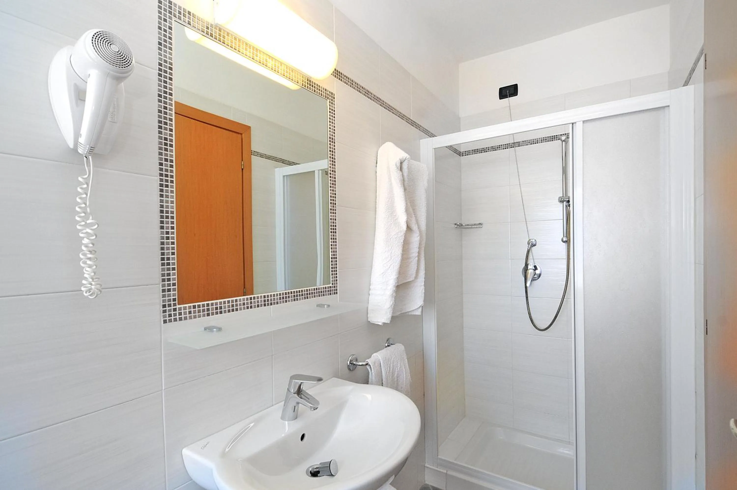 Shower in Hotel Levante