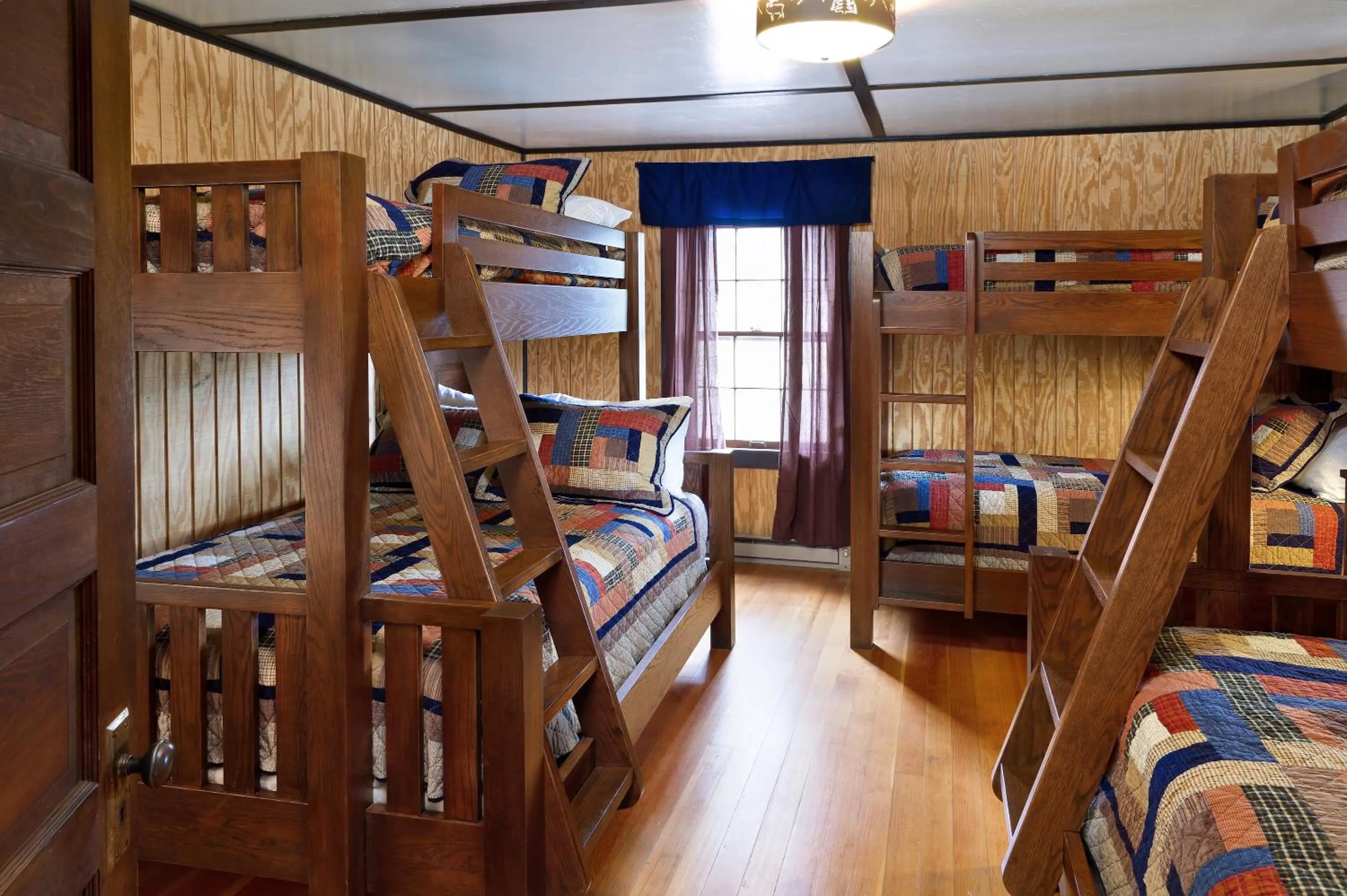 bunk bed, Bed in Grand Lake Lodge