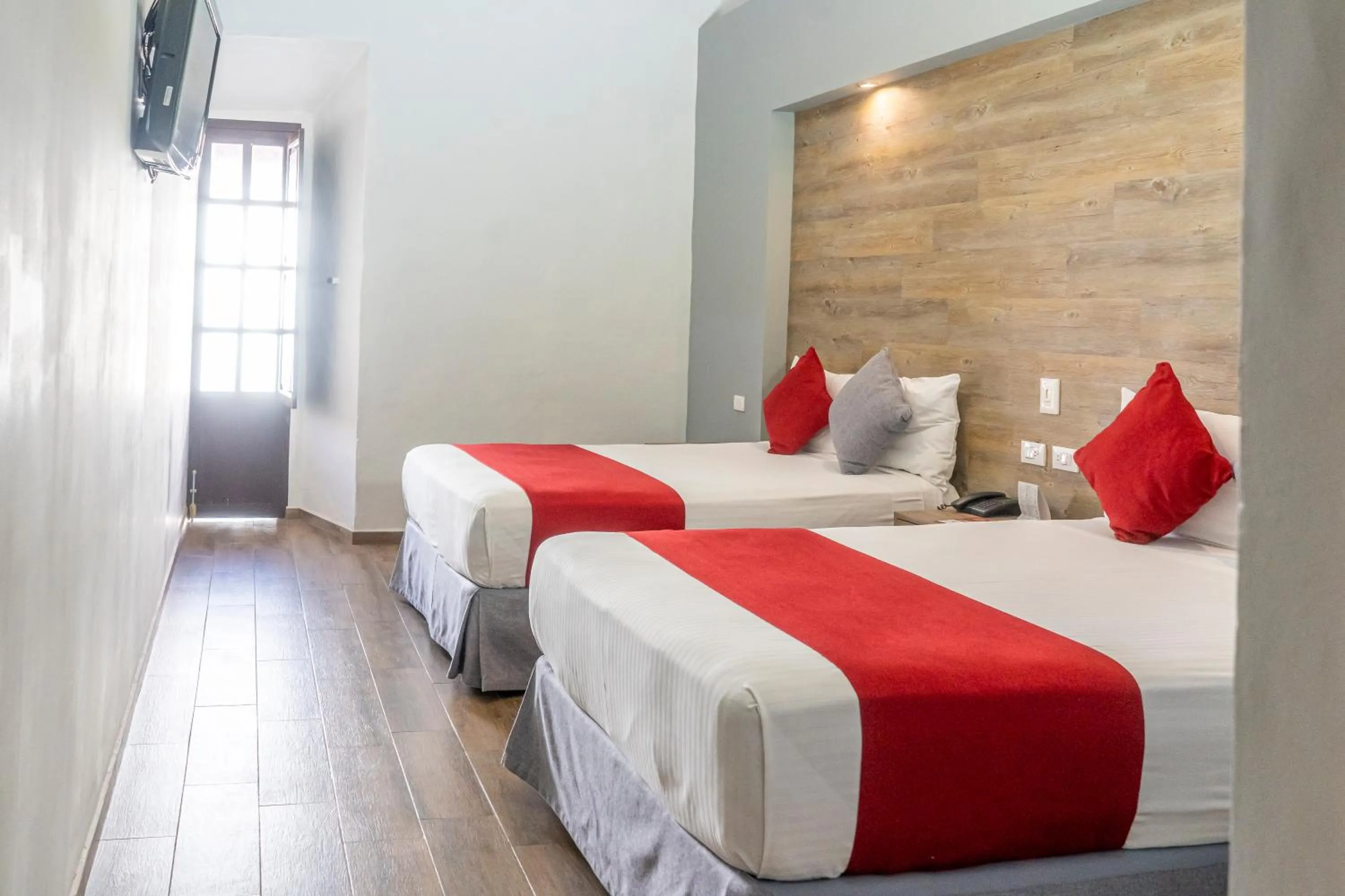 Photo of the whole room, Bed in Hotel Hidalgo