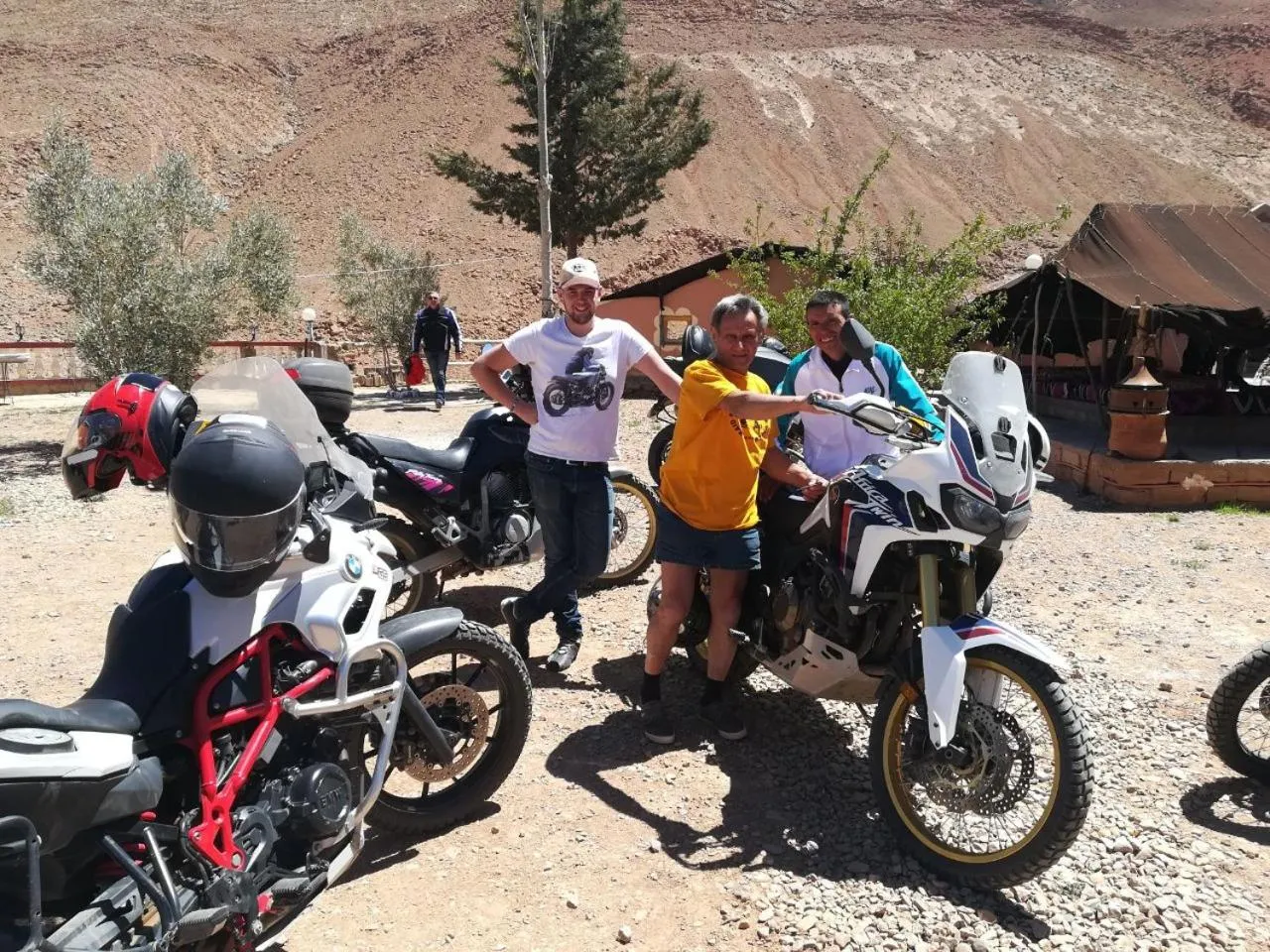 group of guests in Auberge Camping BOUGAFER Tamtetoucht