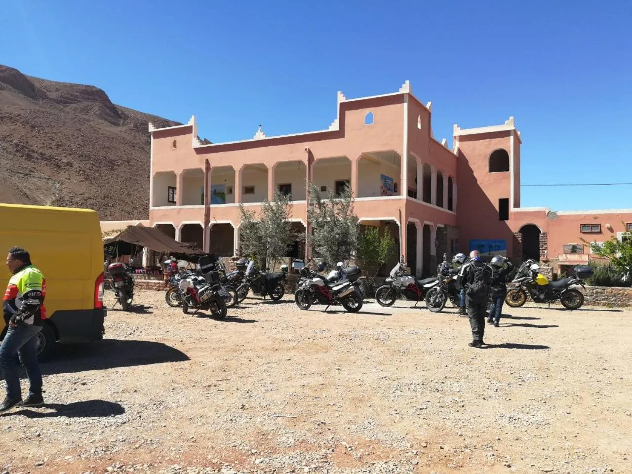 group of guests in Auberge Camping BOUGAFER Tamtetoucht