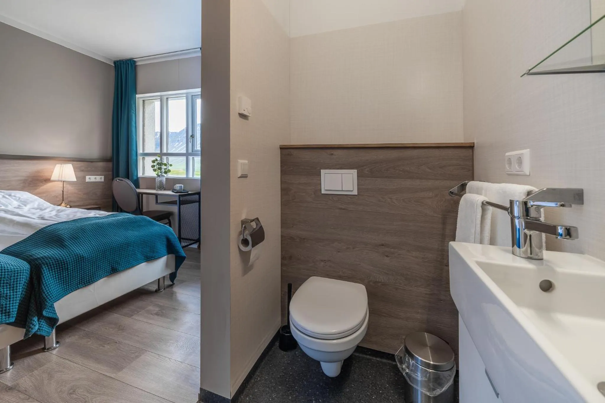 Photo of the whole room, Bed in Holt Inn