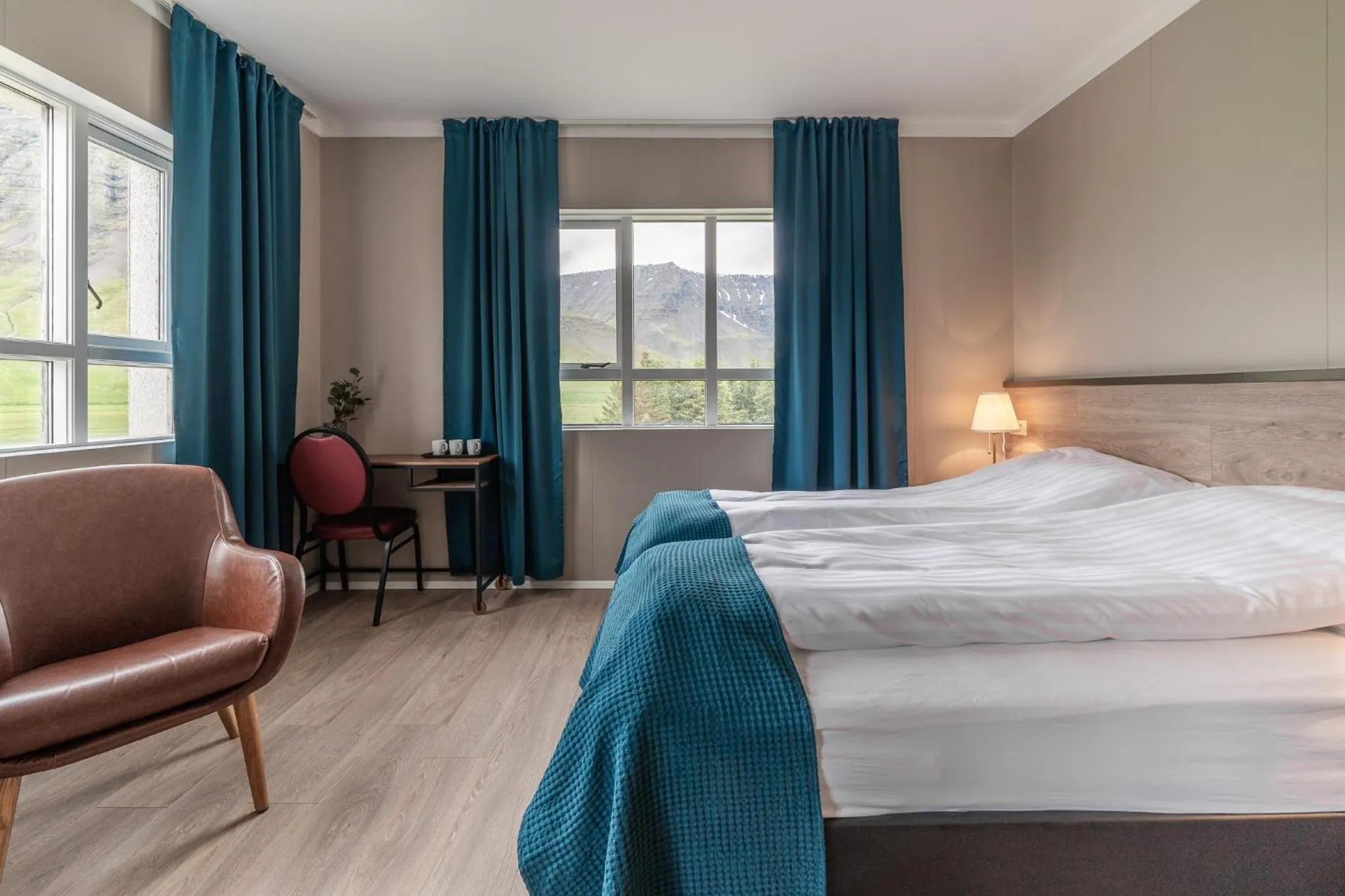 Photo of the whole room, Bed in Holt Inn