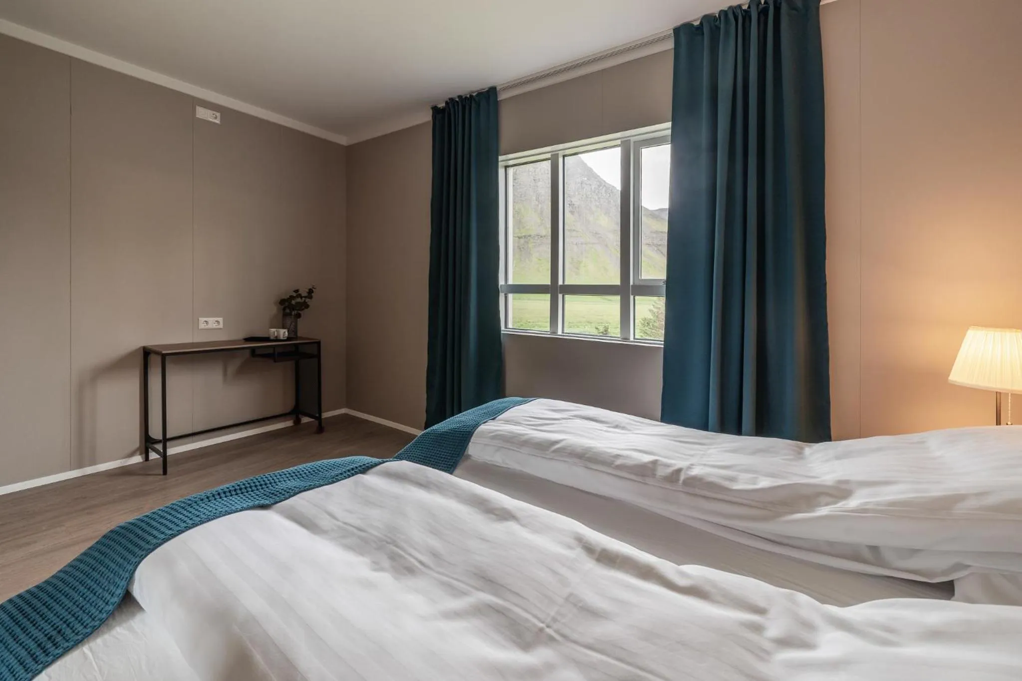 Photo of the whole room, Bed in Holt Inn