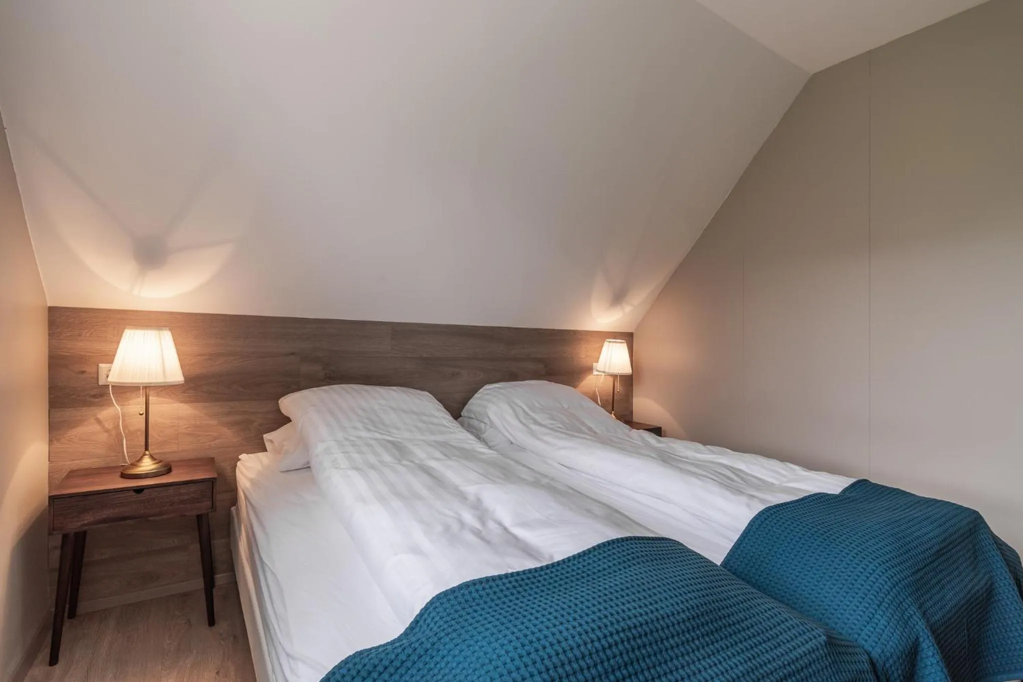 Bedroom, Bed in Holt Inn