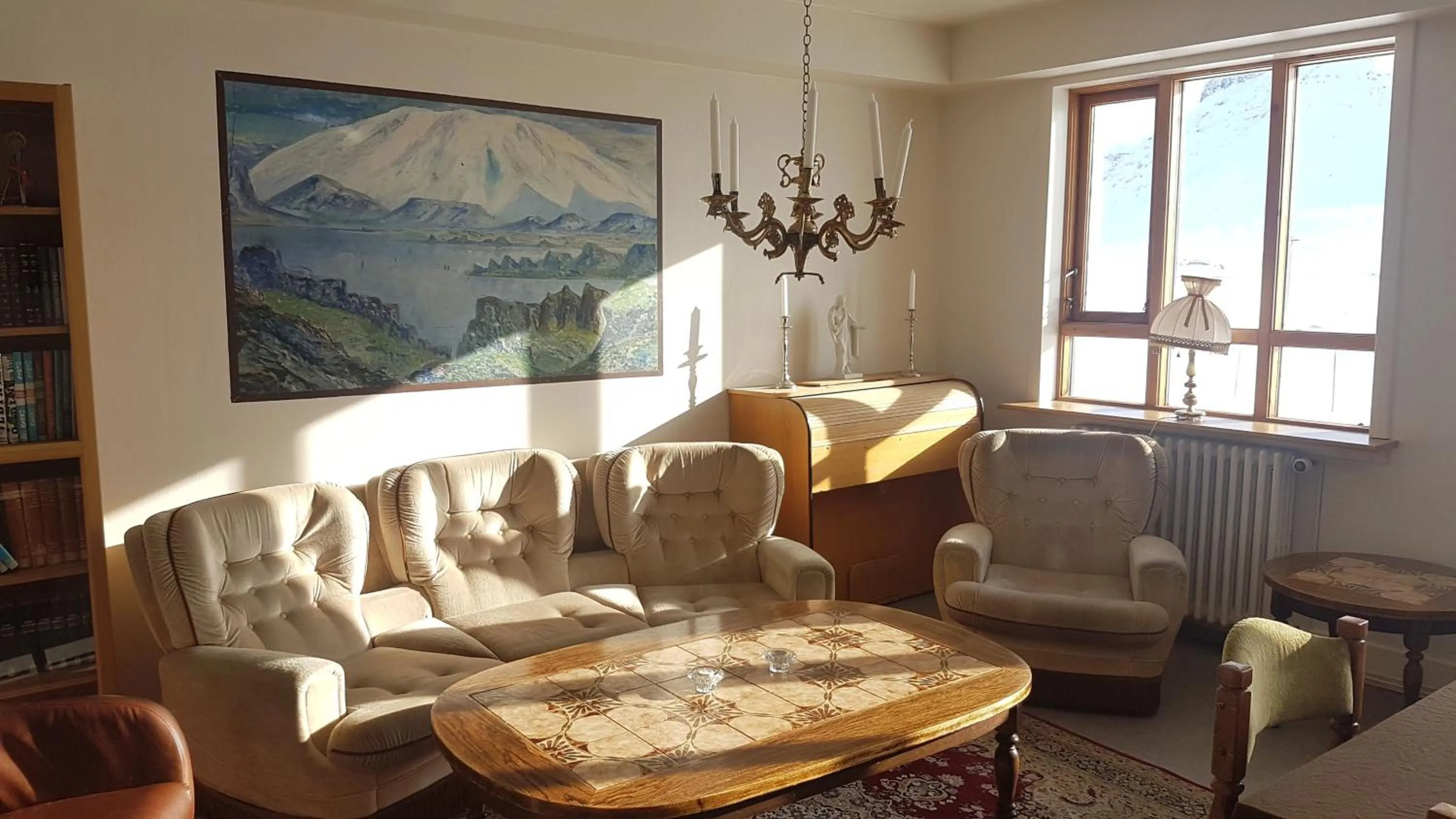 Seating area in Holt Inn